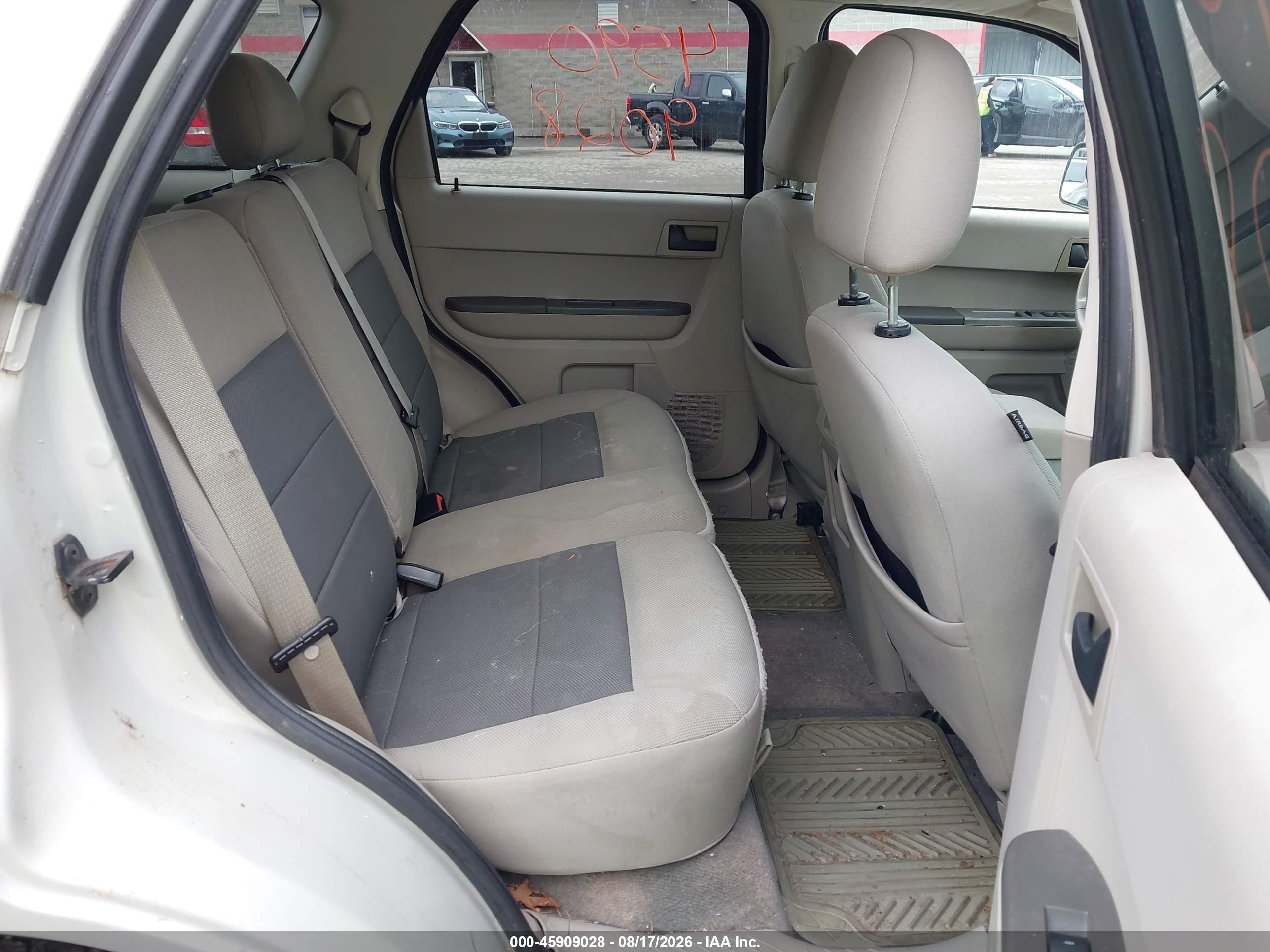 2008 Ford Escape Xlt Cream vin: 1FMCU93128KB26902