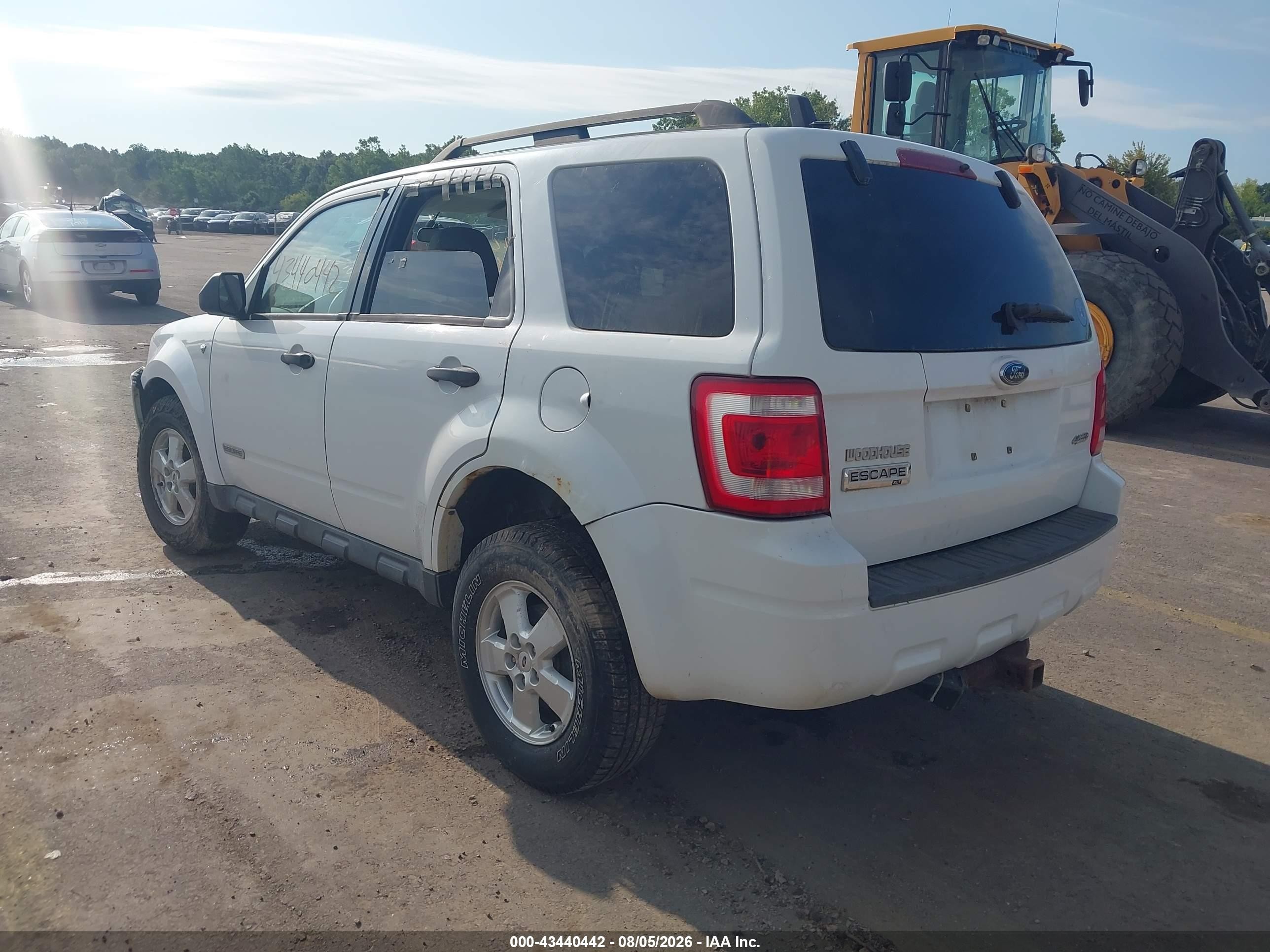 2008 Ford Escape Xlt White vin: 1FMCU93138KB58757