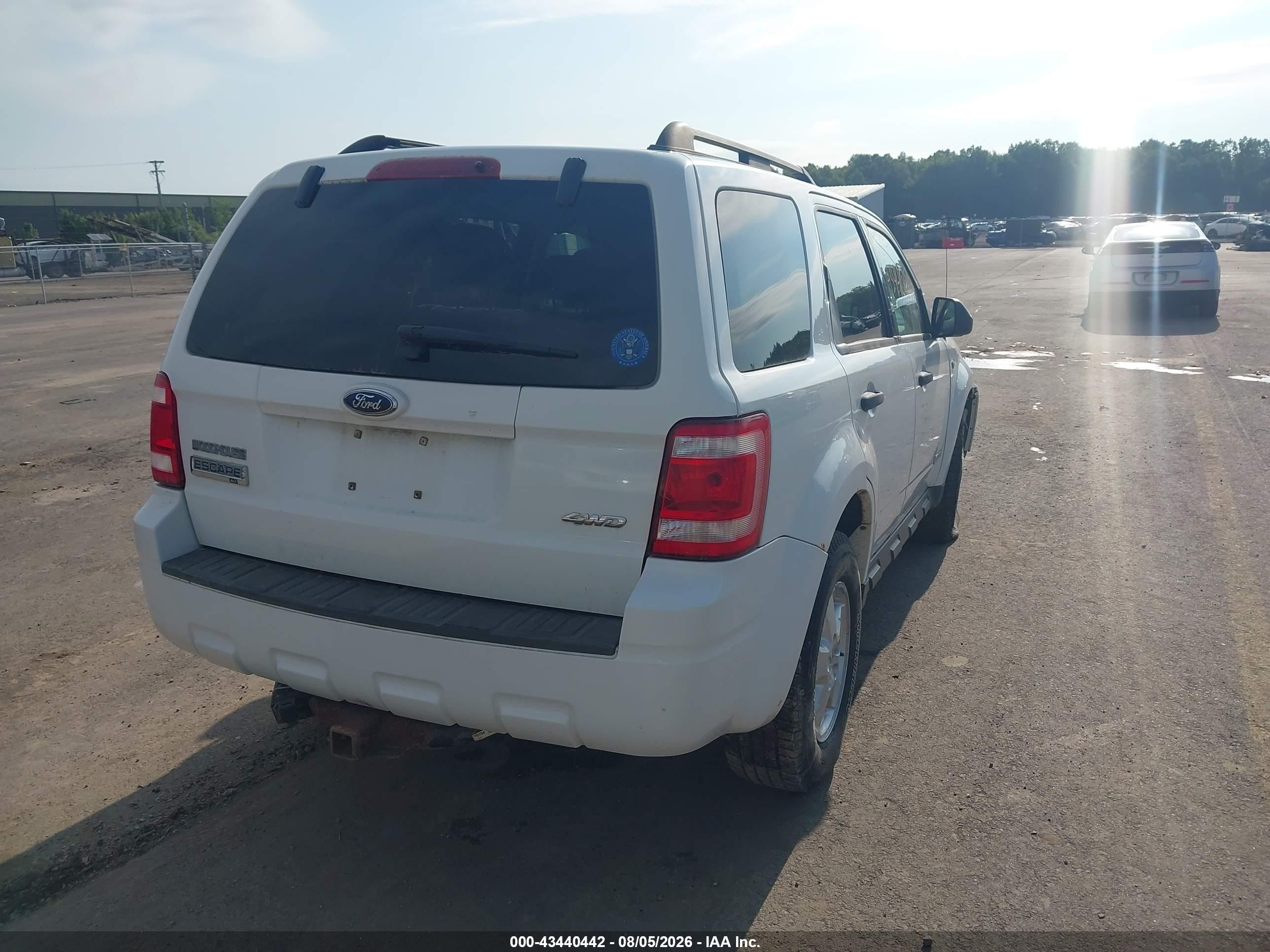 2008 Ford Escape Xlt White vin: 1FMCU93138KB58757