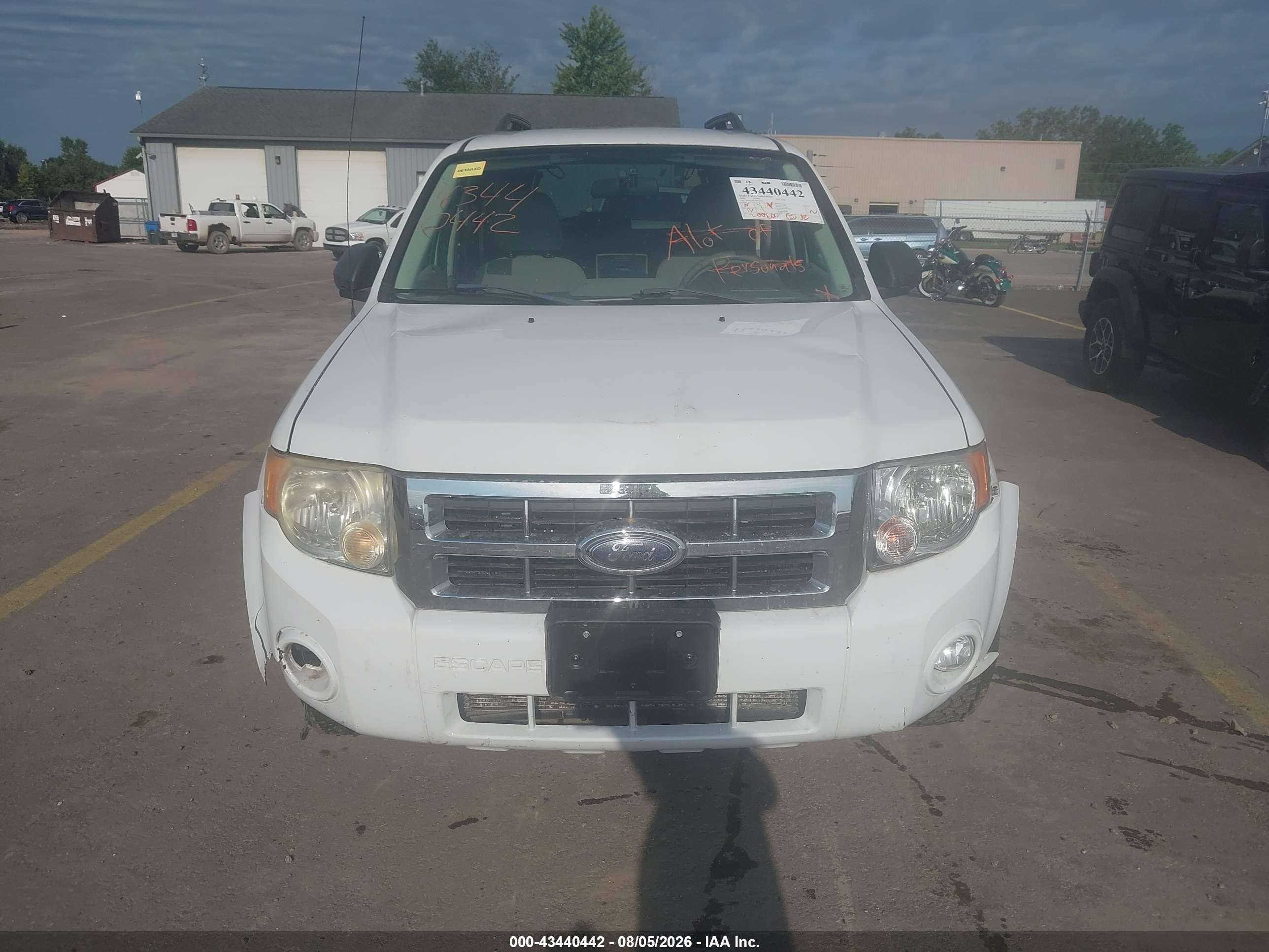 2008 Ford Escape Xlt White vin: 1FMCU93138KB58757