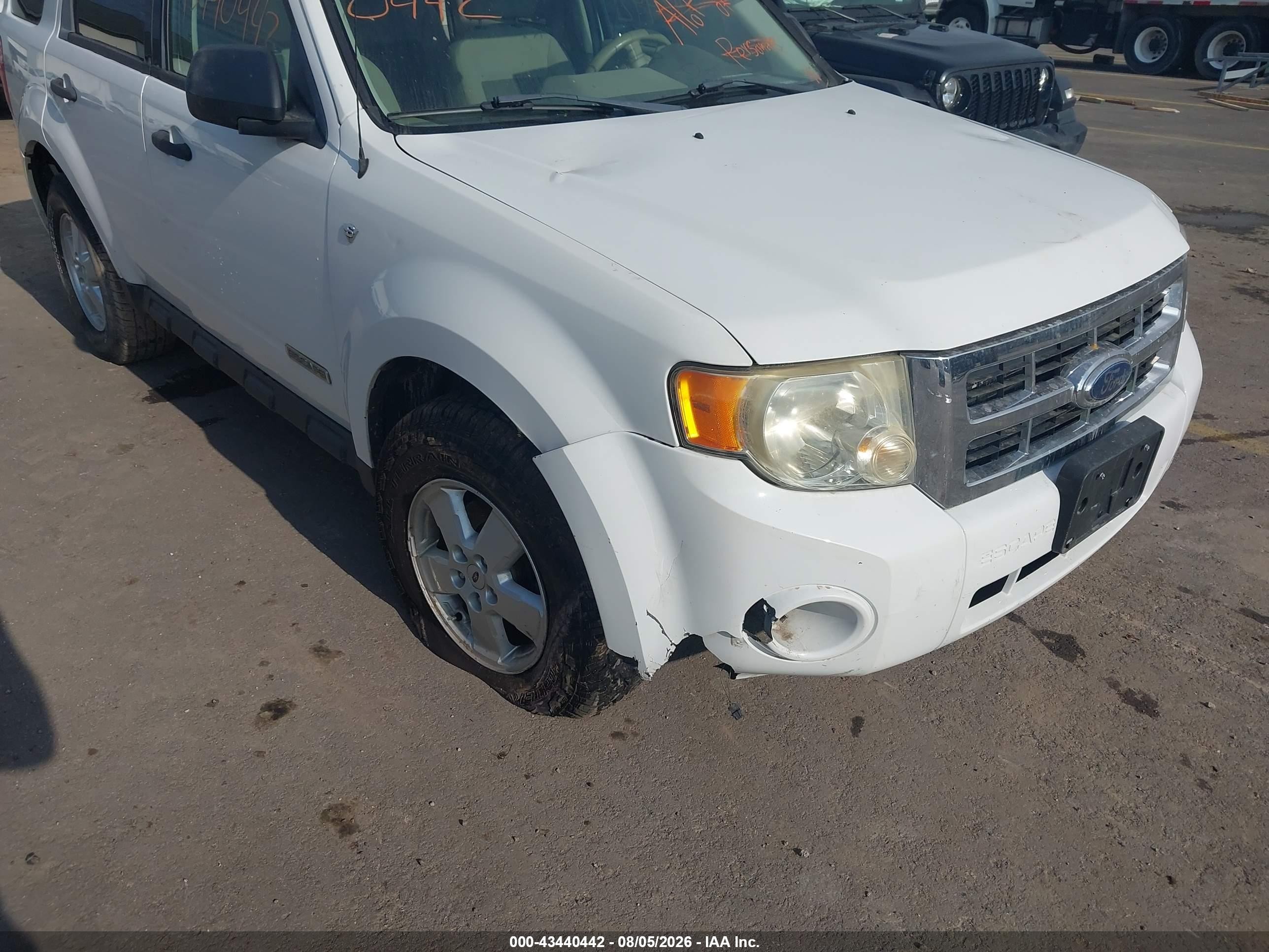 2008 Ford Escape Xlt White vin: 1FMCU93138KB58757