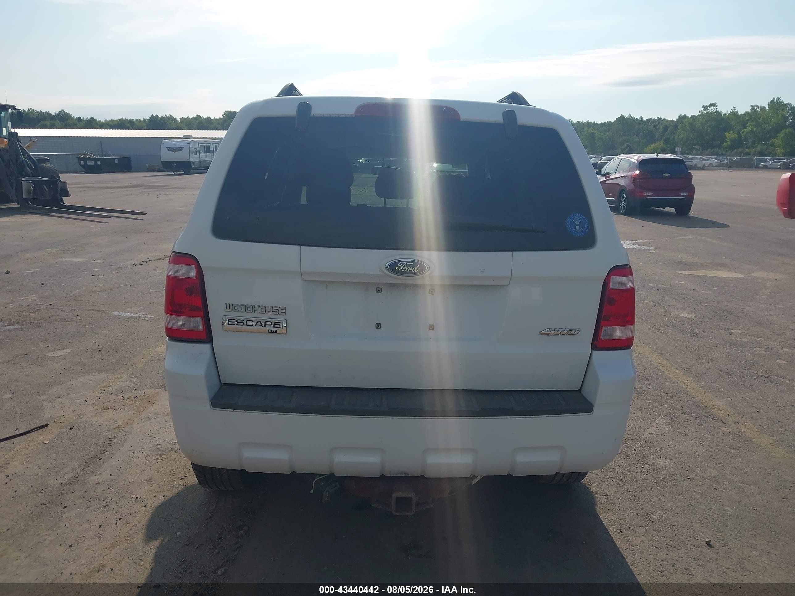 2008 Ford Escape Xlt White vin: 1FMCU93138KB58757