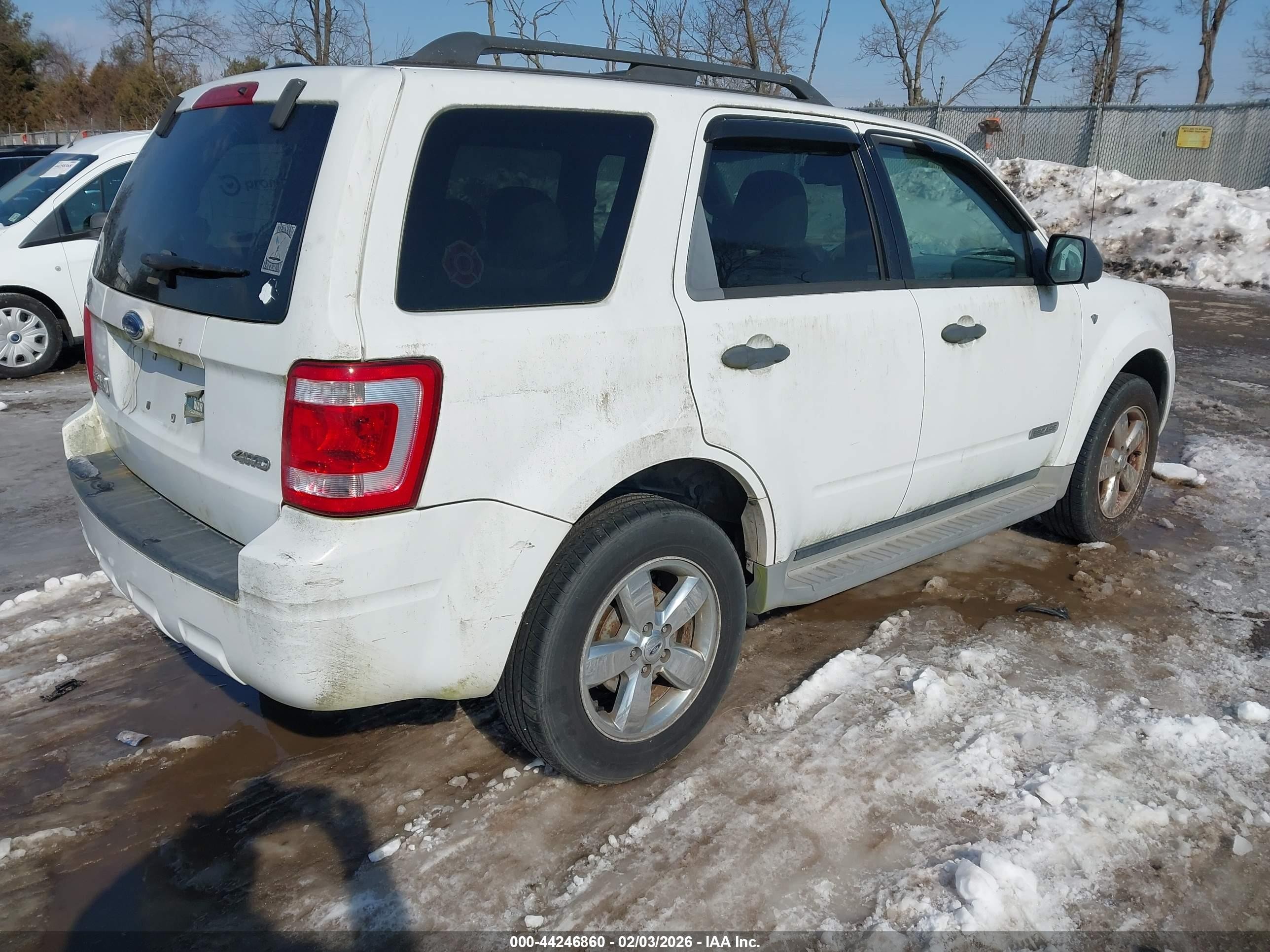 2008 Ford Escape Xlt White vin: 1FMCU93138KE48397
