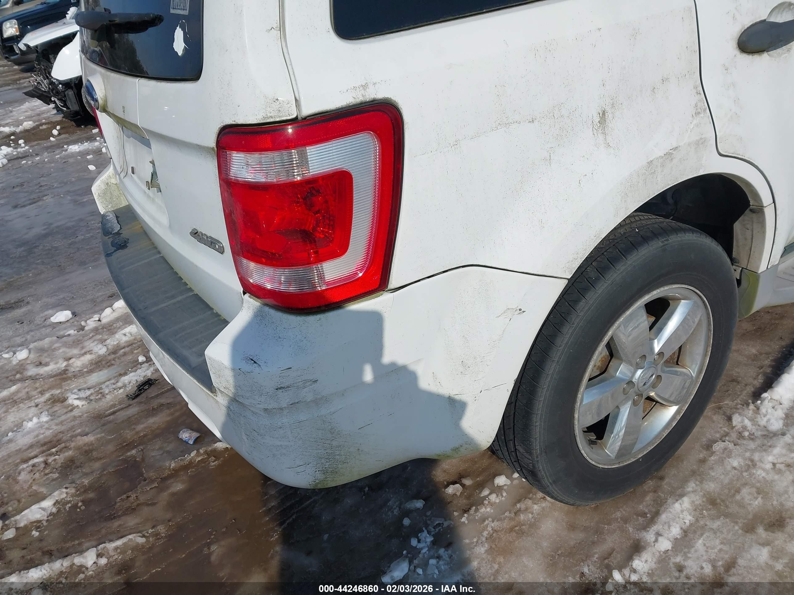 2008 Ford Escape Xlt White vin: 1FMCU93138KE48397