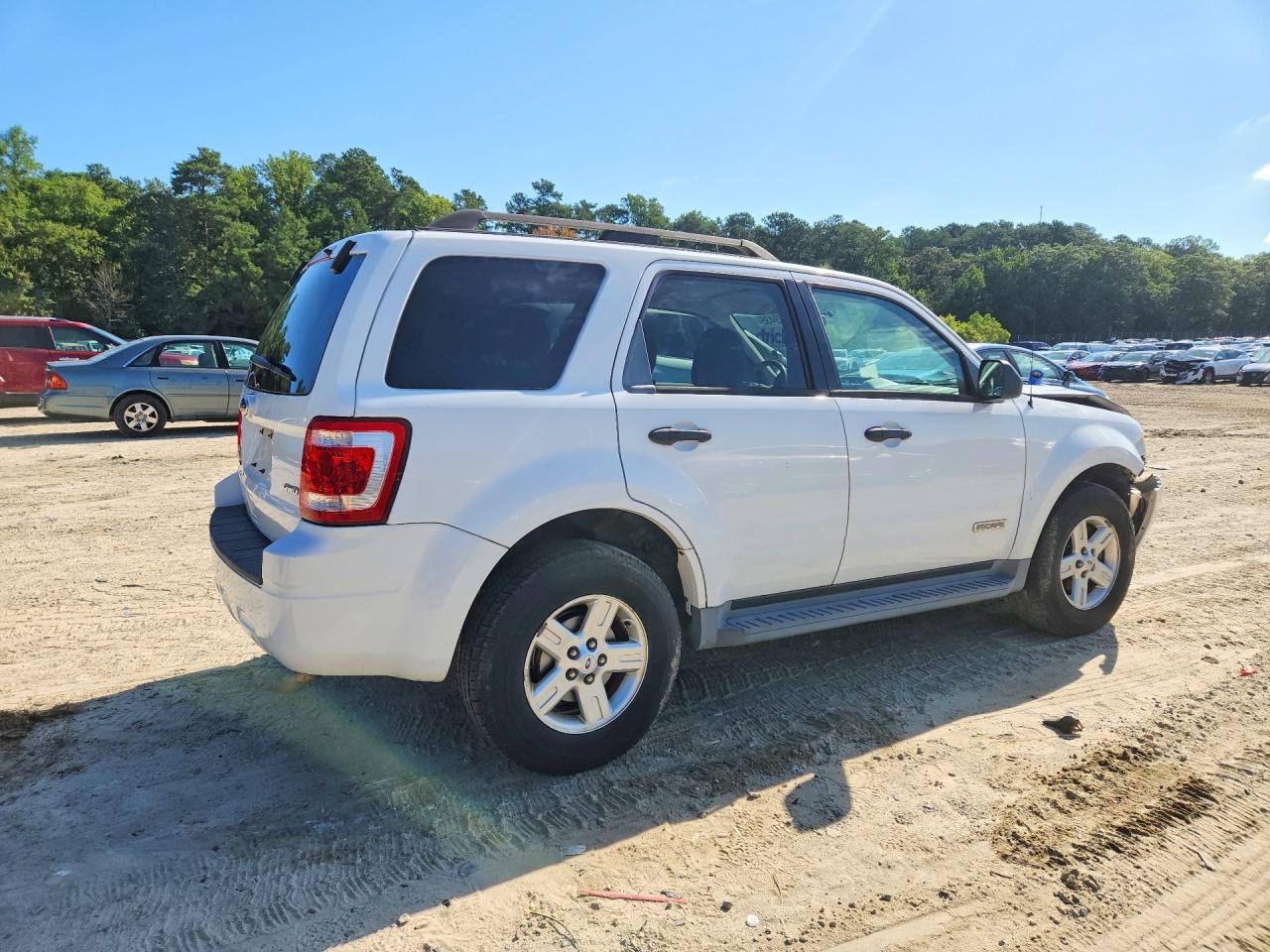 2008 Ford Escape Xlt White vin: 1FMCU93138KE58802