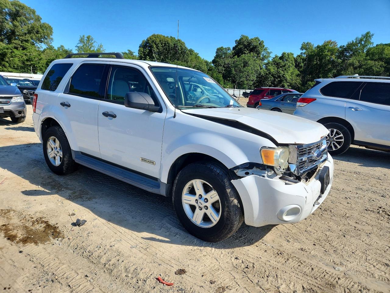 2008 Ford Escape Xlt White vin: 1FMCU93138KE58802