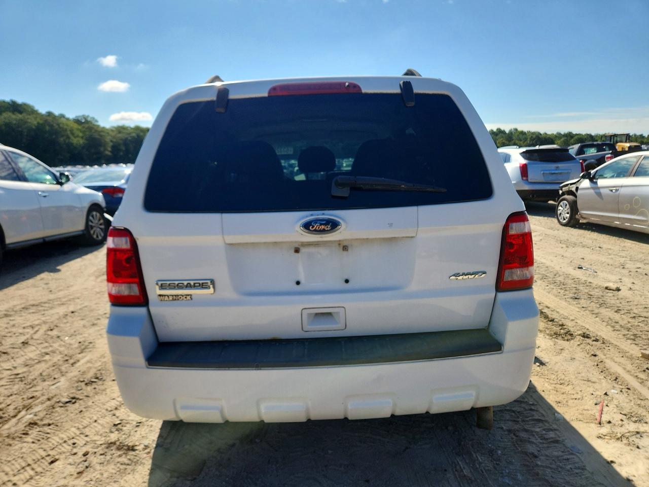 2008 Ford Escape Xlt White vin: 1FMCU93138KE58802