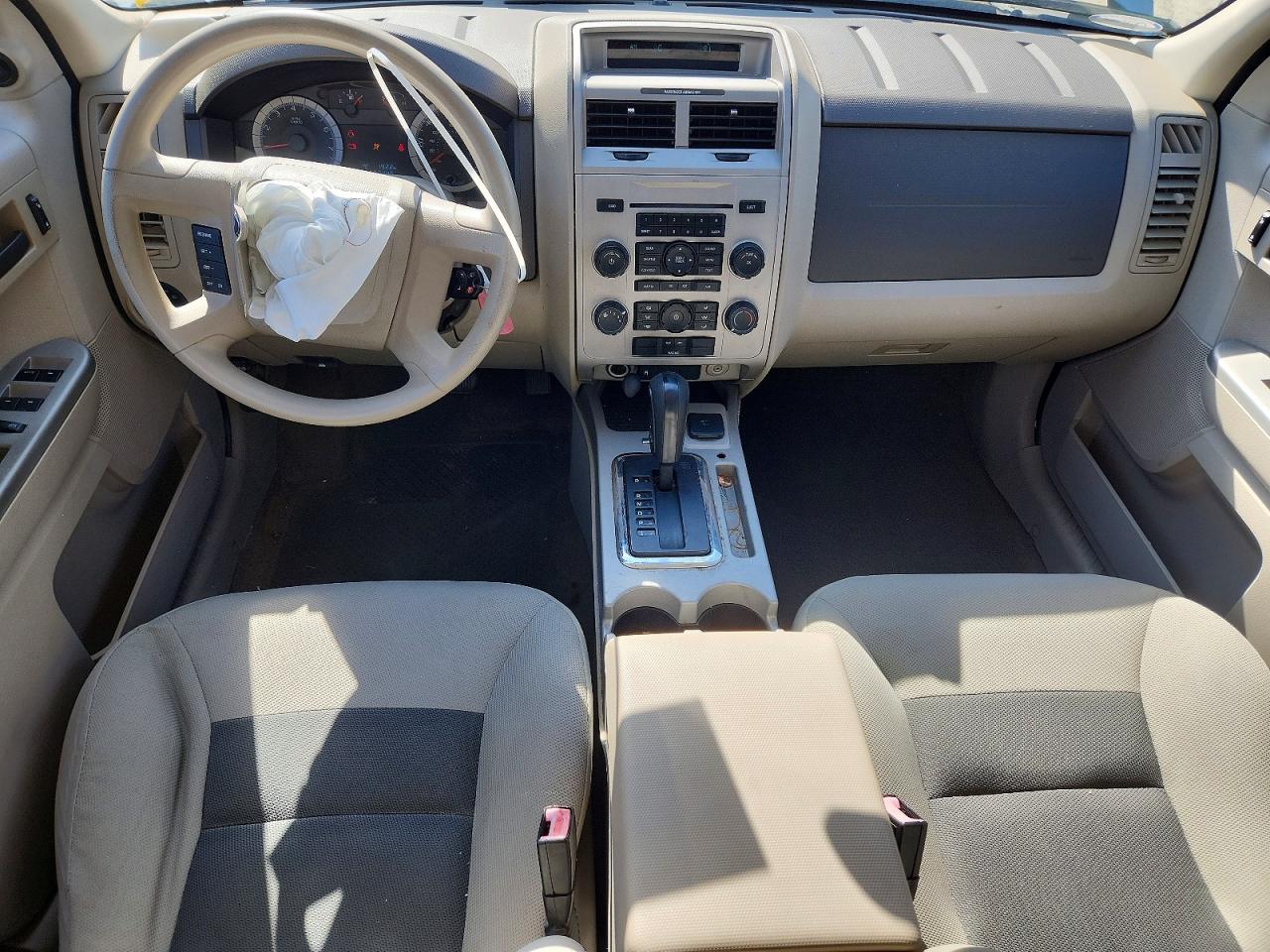 2008 Ford Escape Xlt White vin: 1FMCU93138KE58802