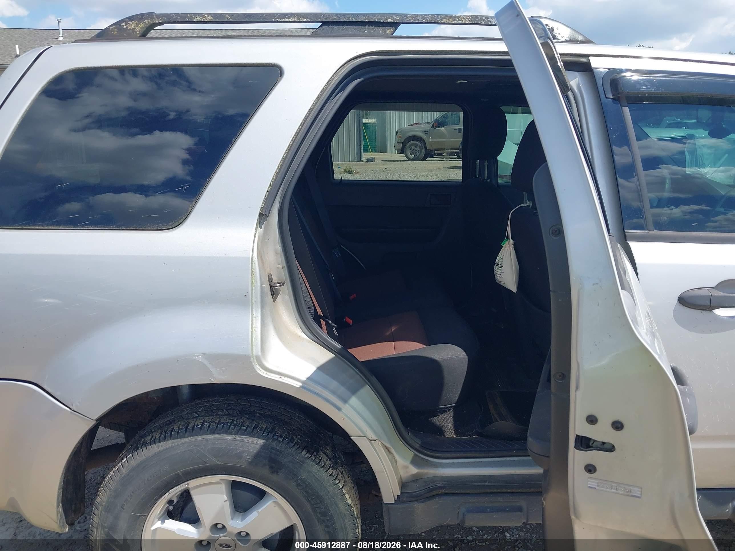 2008 Ford Escape Xlt Silver vin: 1FMCU93148KB51025
