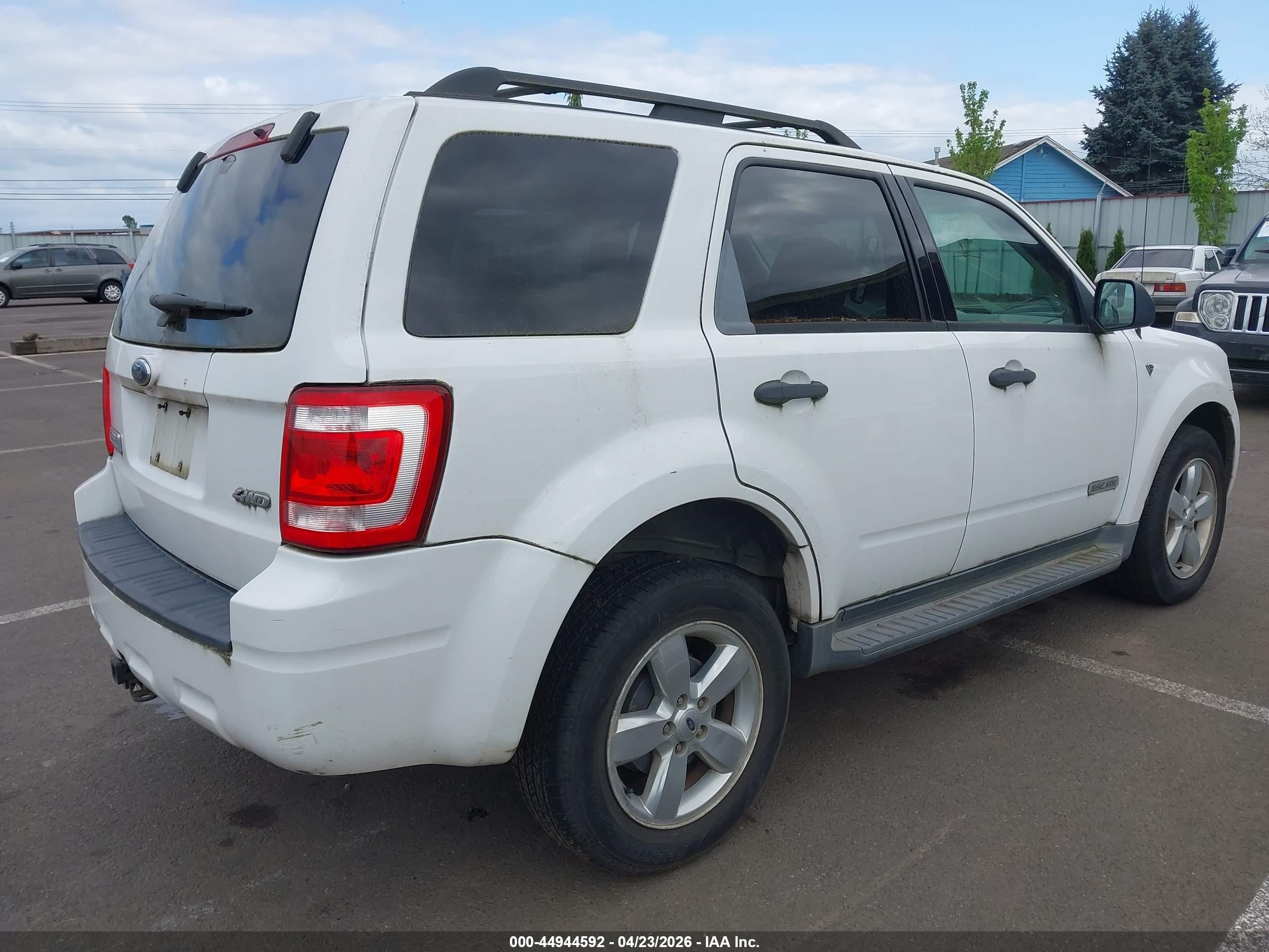2008 Ford Escape Xlt White vin: 1FMCU93158KE83362
