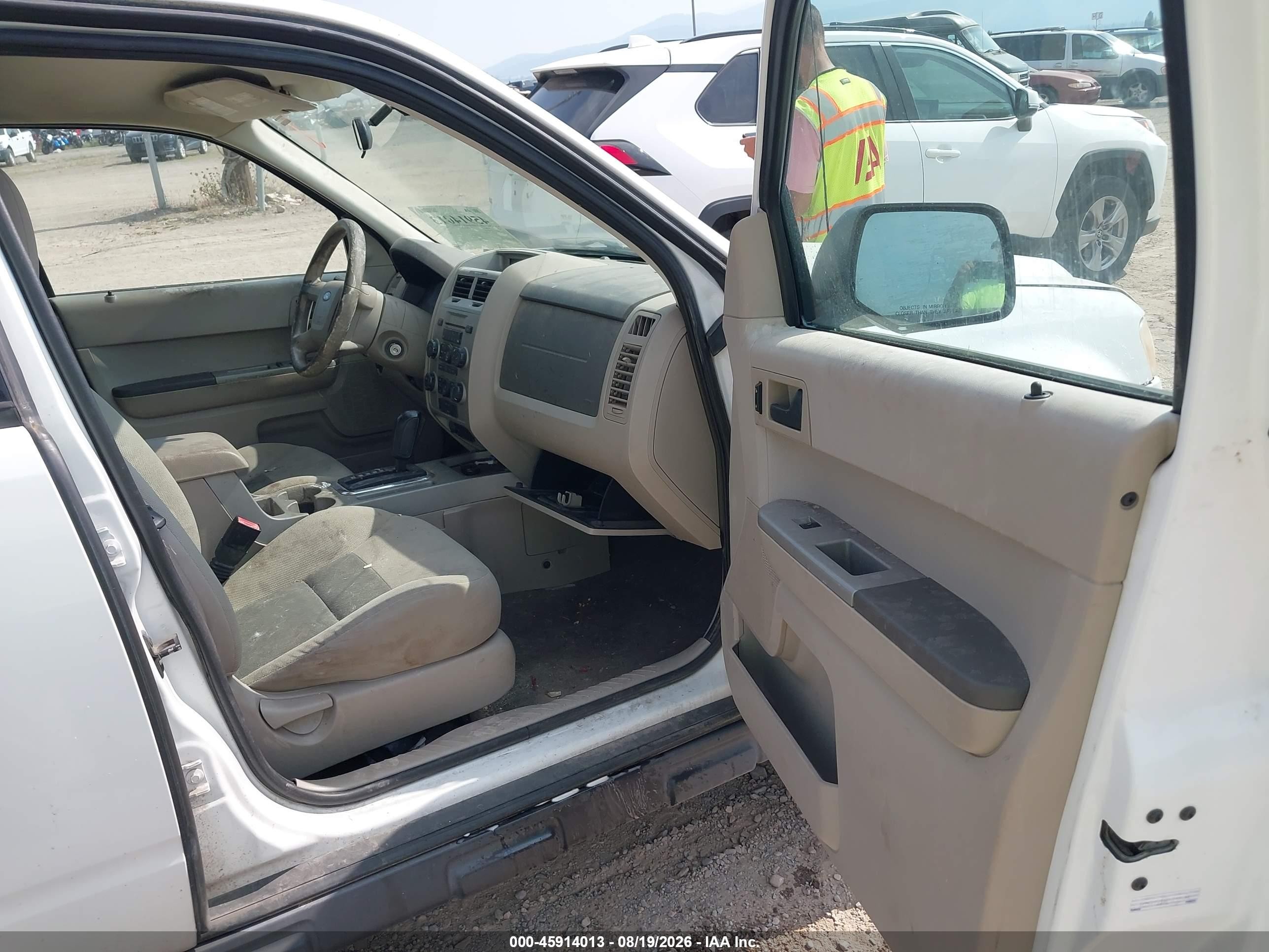 2008 Ford Escape Xlt Белый vin: 1FMCU93168KB48689