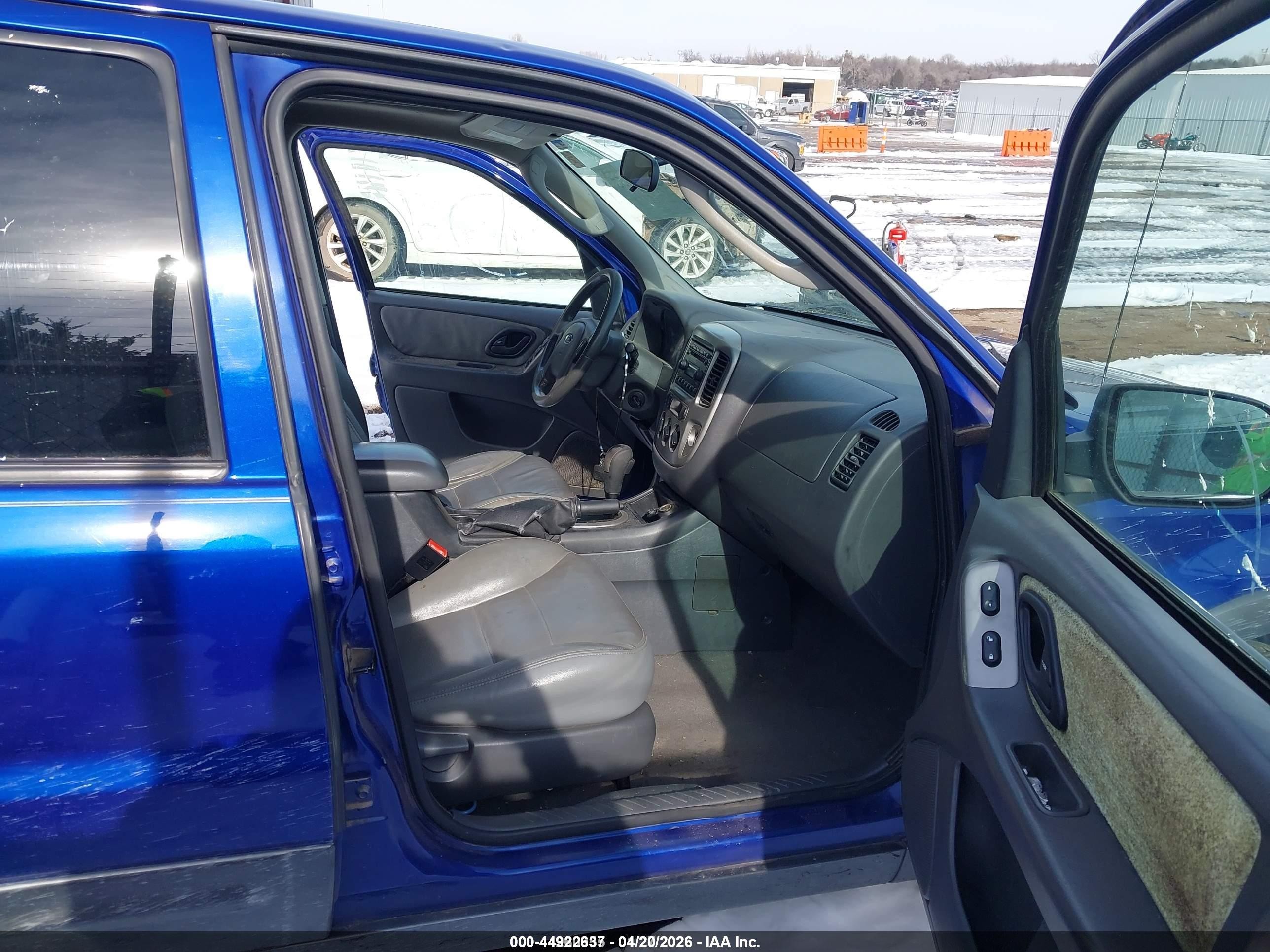 2005 Ford Escape Xlt Blue vin: 1FMCU93175KA43204