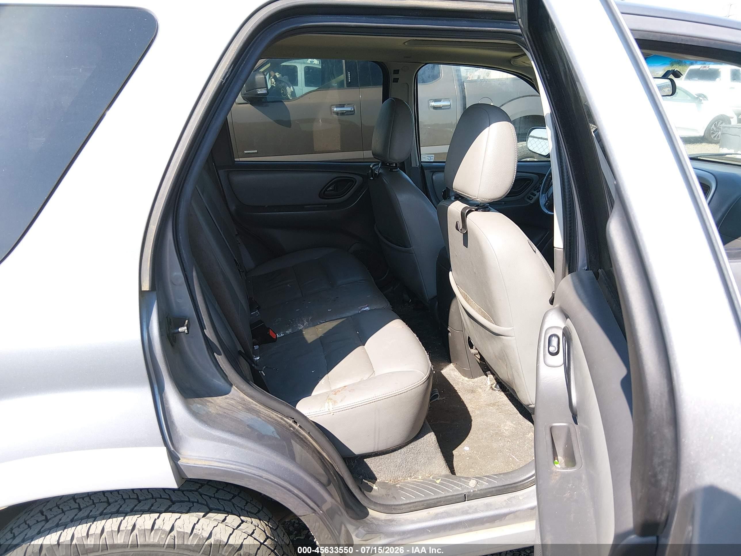 2007 Ford Escape   Gray vin: 1FMCU93177KB89542