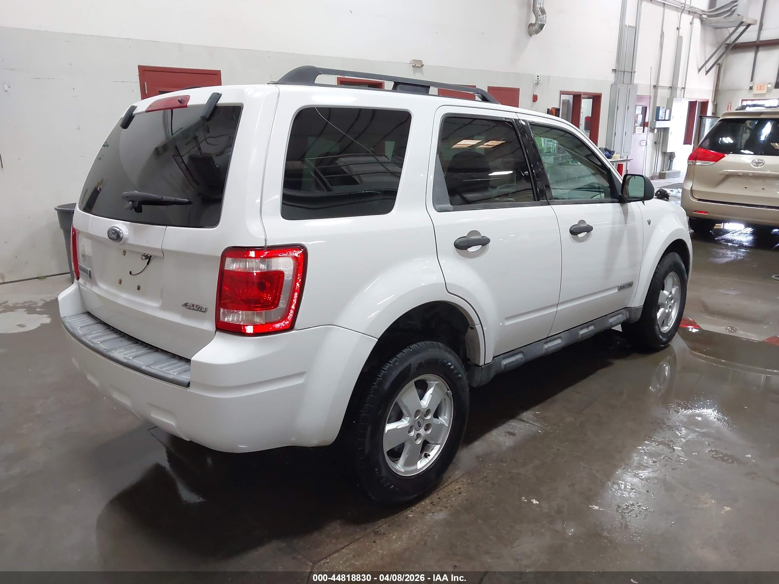 2008 Ford Escape Xlt White vin: 1FMCU93178KB61449