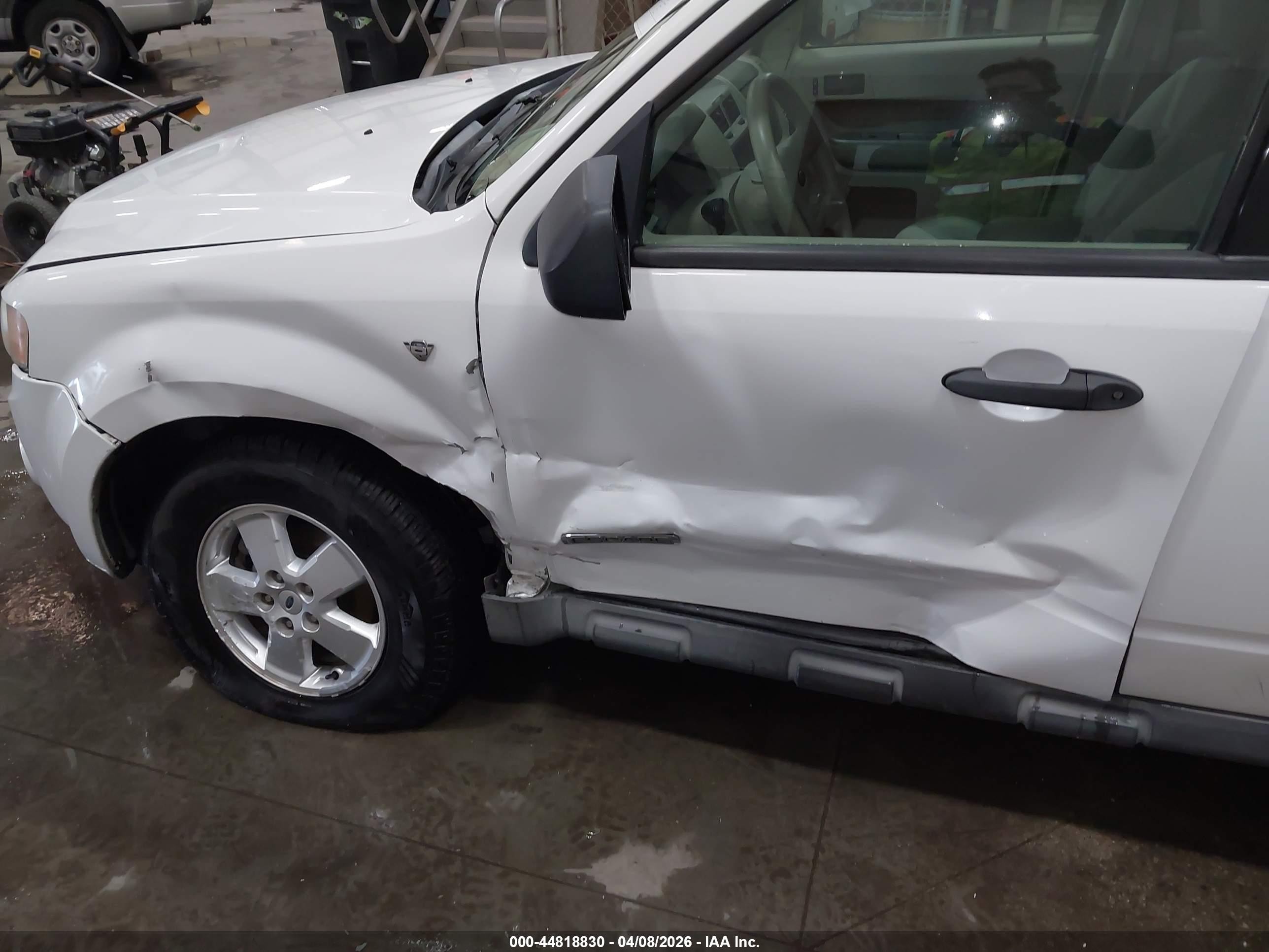 2008 Ford Escape Xlt White vin: 1FMCU93178KB61449