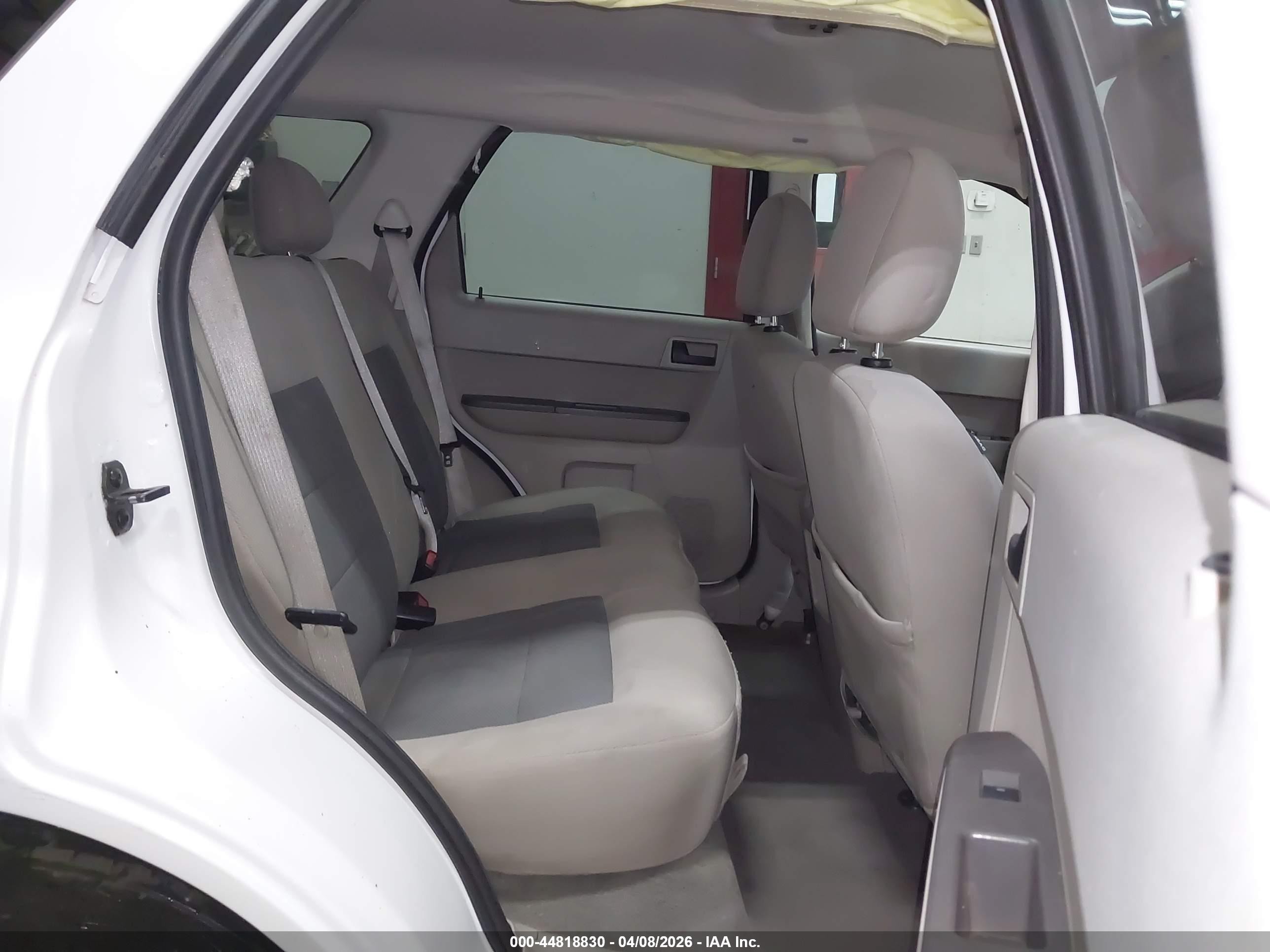 2008 Ford Escape Xlt White vin: 1FMCU93178KB61449
