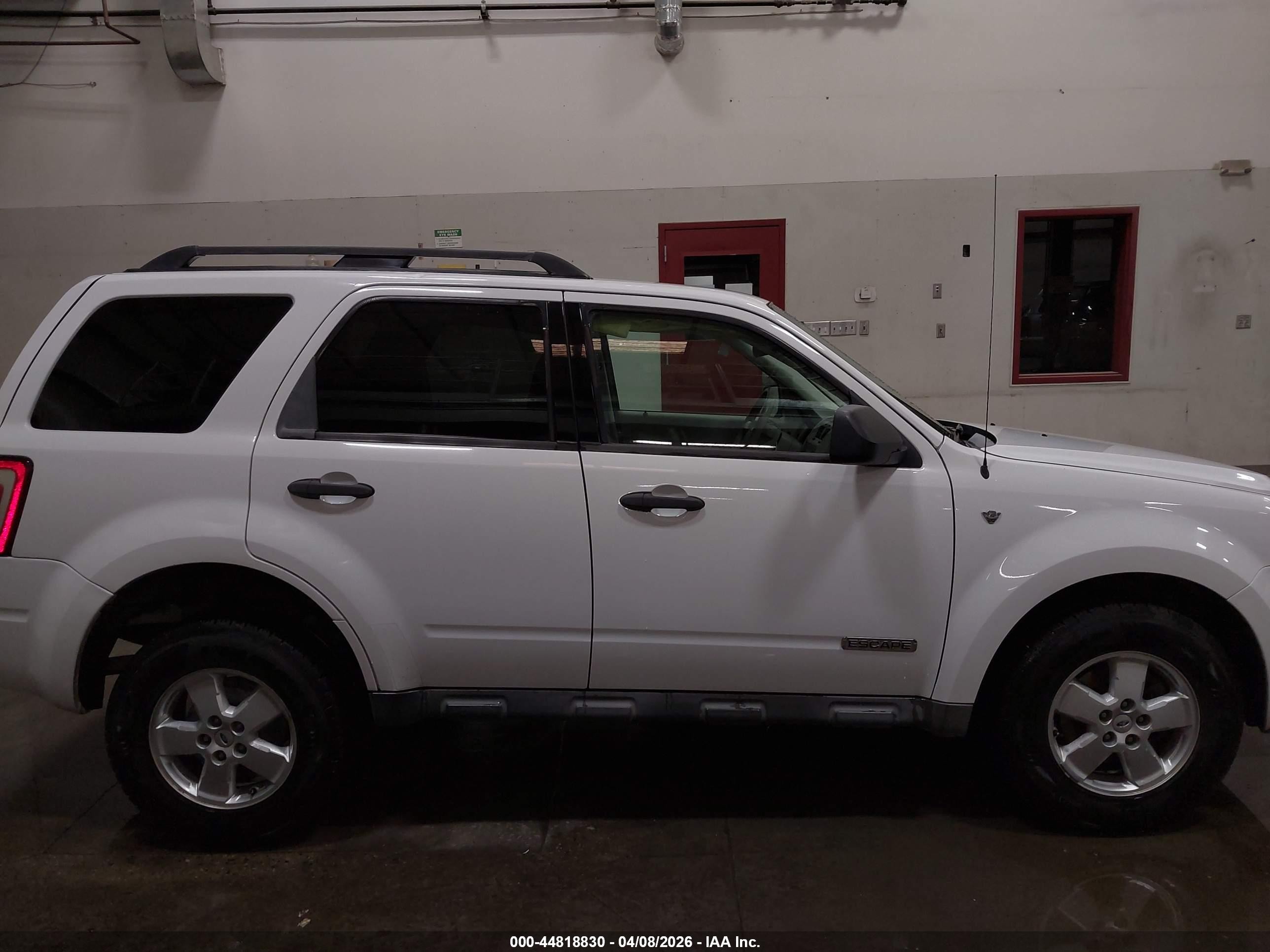 2008 Ford Escape Xlt White vin: 1FMCU93178KB61449