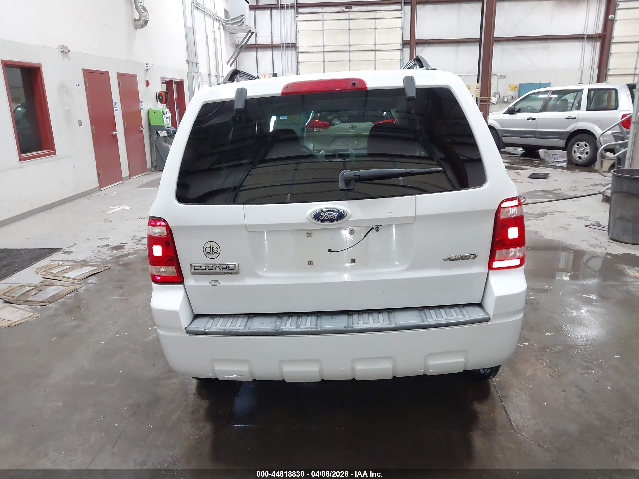 2008 Ford Escape Xlt White vin: 1FMCU93178KB61449