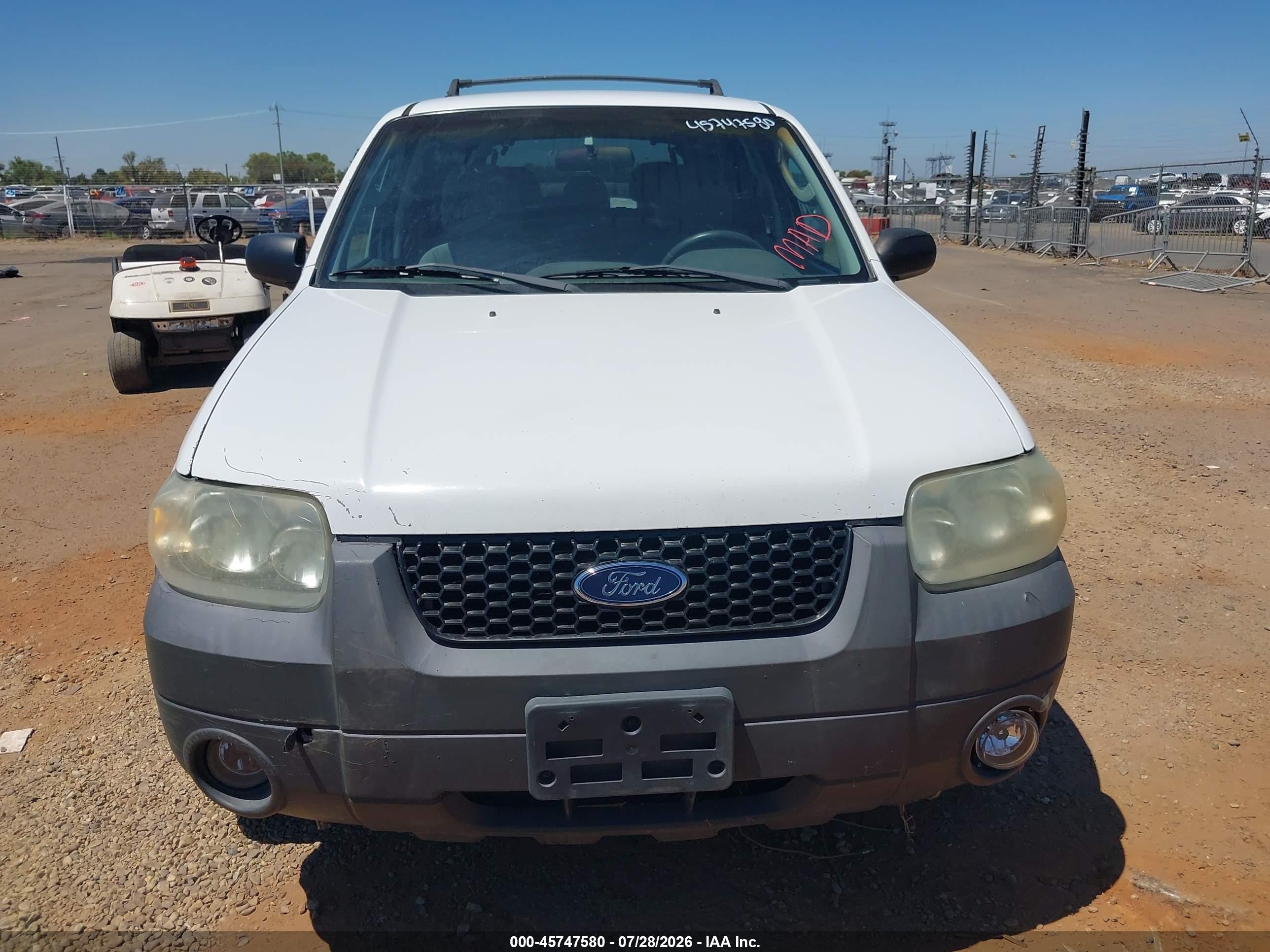 2005 Ford Escape Xlt White vin: 1FMCU93185KA44815
