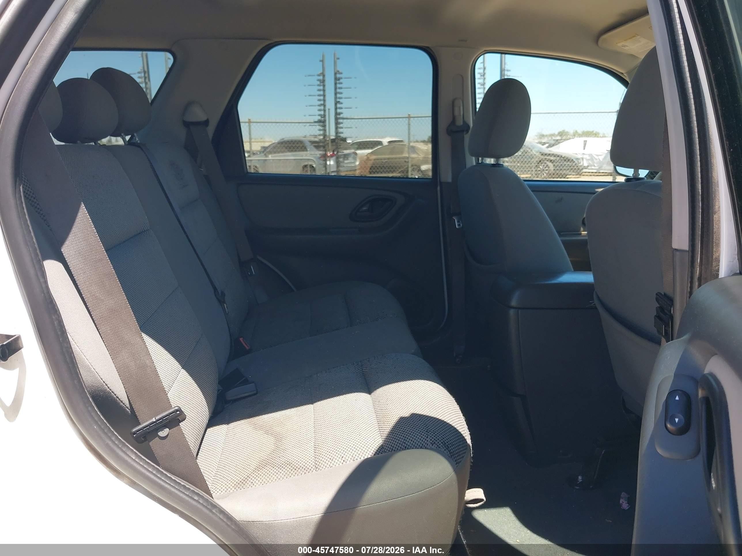 2005 Ford Escape Xlt White vin: 1FMCU93185KA44815