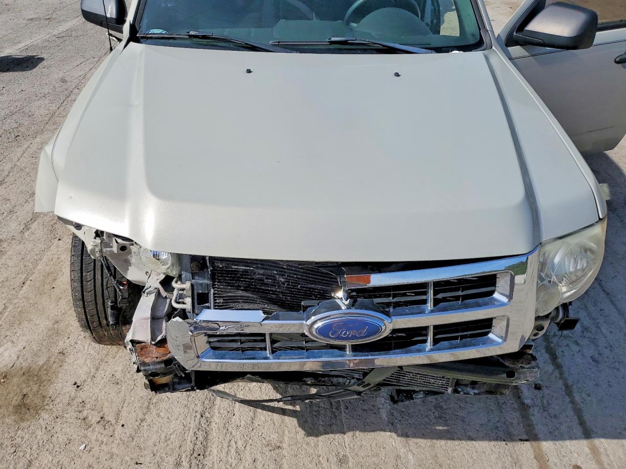 2008 Ford Escape Xlt Silver vin: 1FMCU93188KA28358