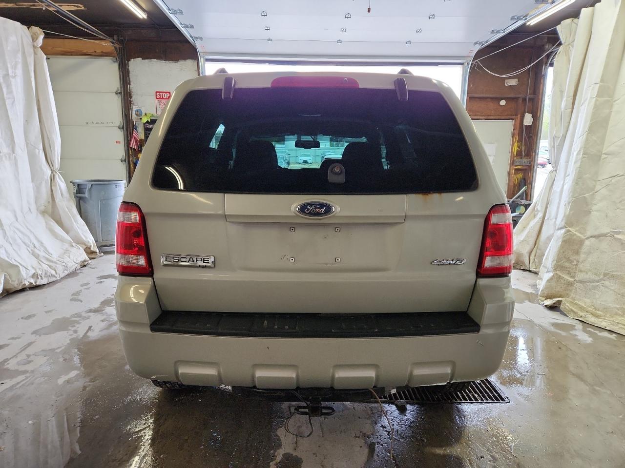 2008 Ford Escape Xlt Beige vin: 1FMCU93188KB51674 Damage: Rear Bumper/Cover, Heavy Scratch, 1 To 2 Inches