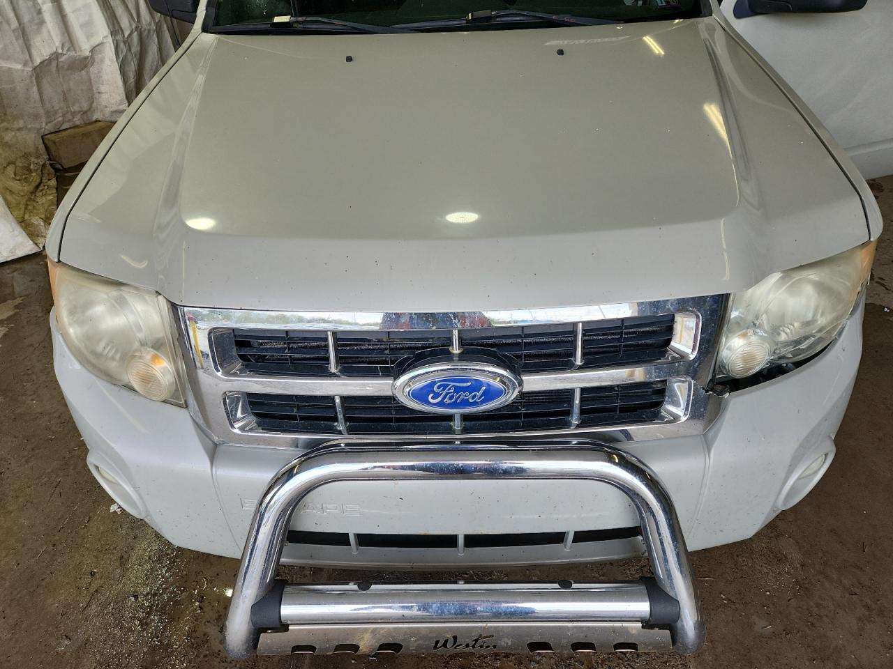 2008 Ford Escape Xlt Beige vin: 1FMCU93188KB51674 Damage: Grille, Broken, Replacement Required