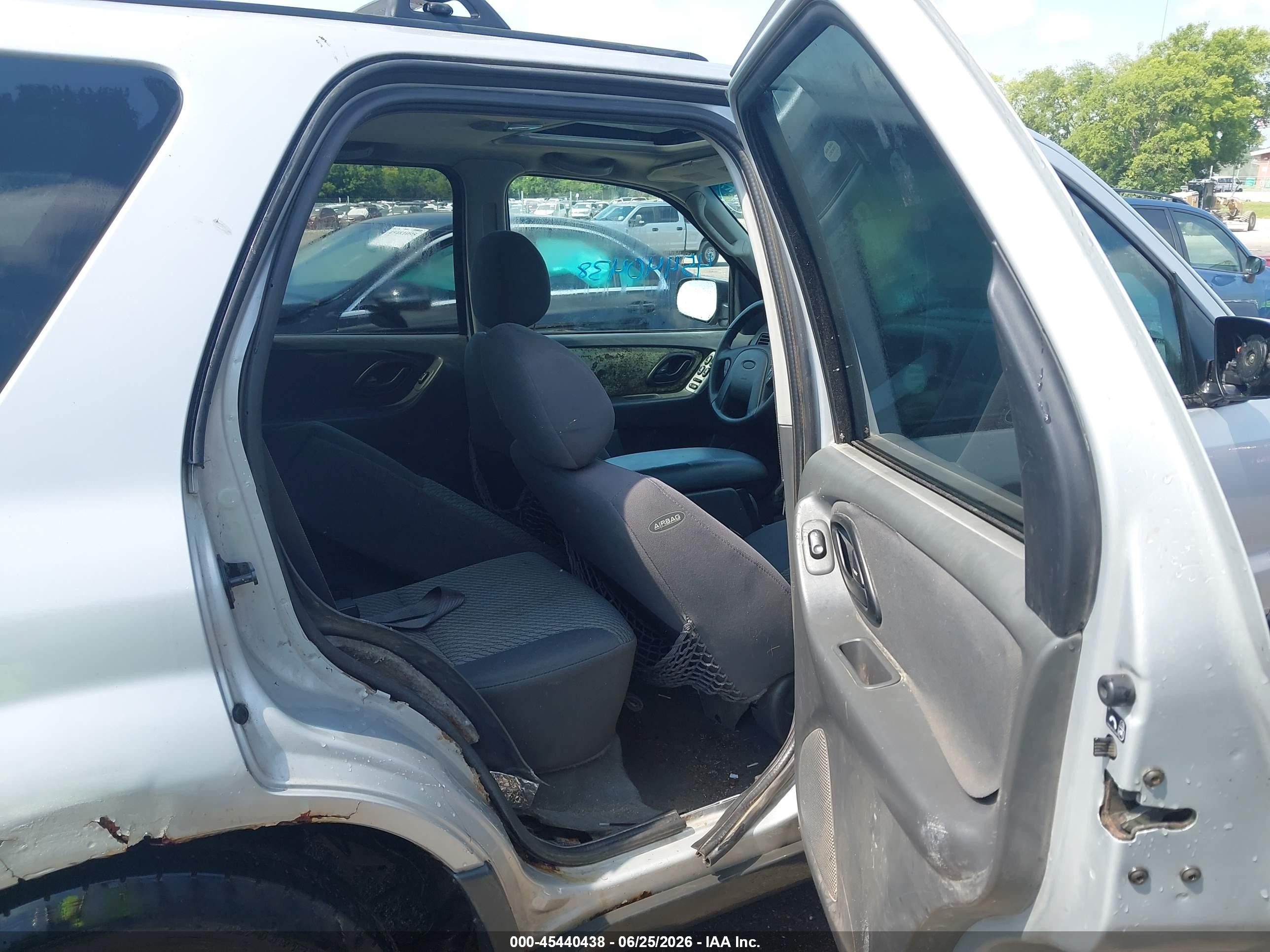 2004 Ford Escape Xlt Silver vin: 1FMCU93194KB10402