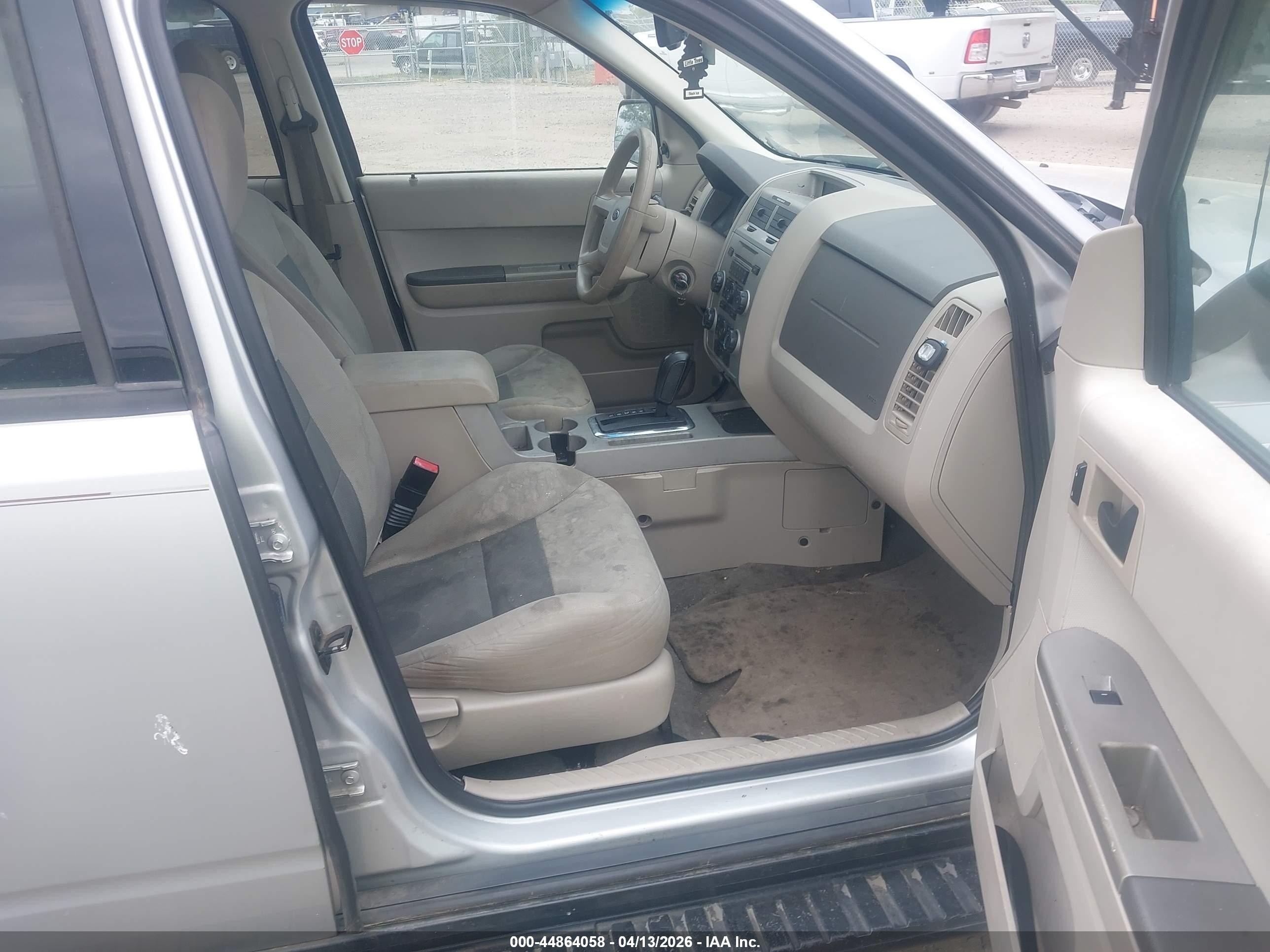 2008 Ford Escape Xlt Silver vin: 1FMCU93198KA67220