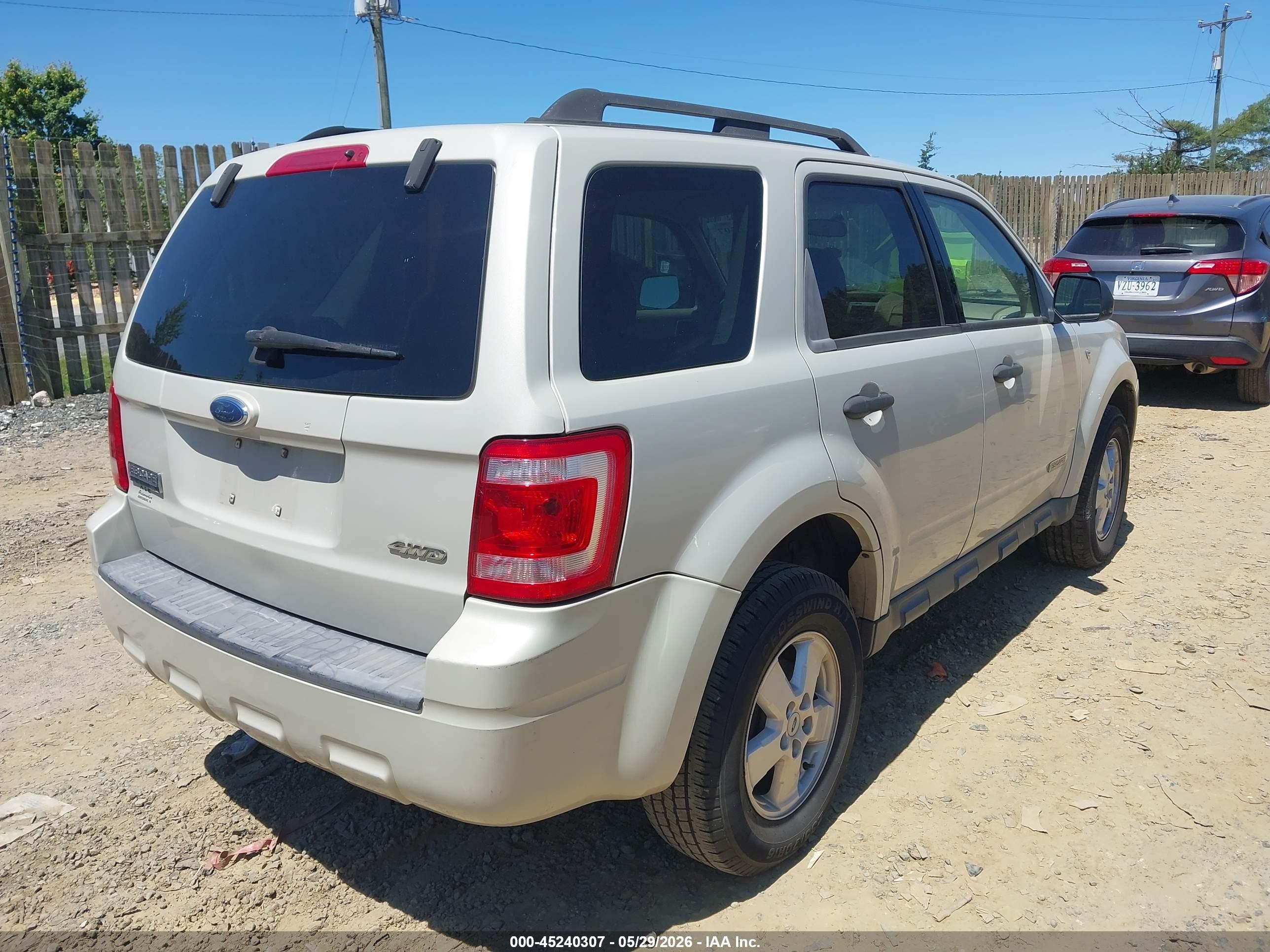 2008 Ford Escape Xlt Cream vin: 1FMCU93198KB02810