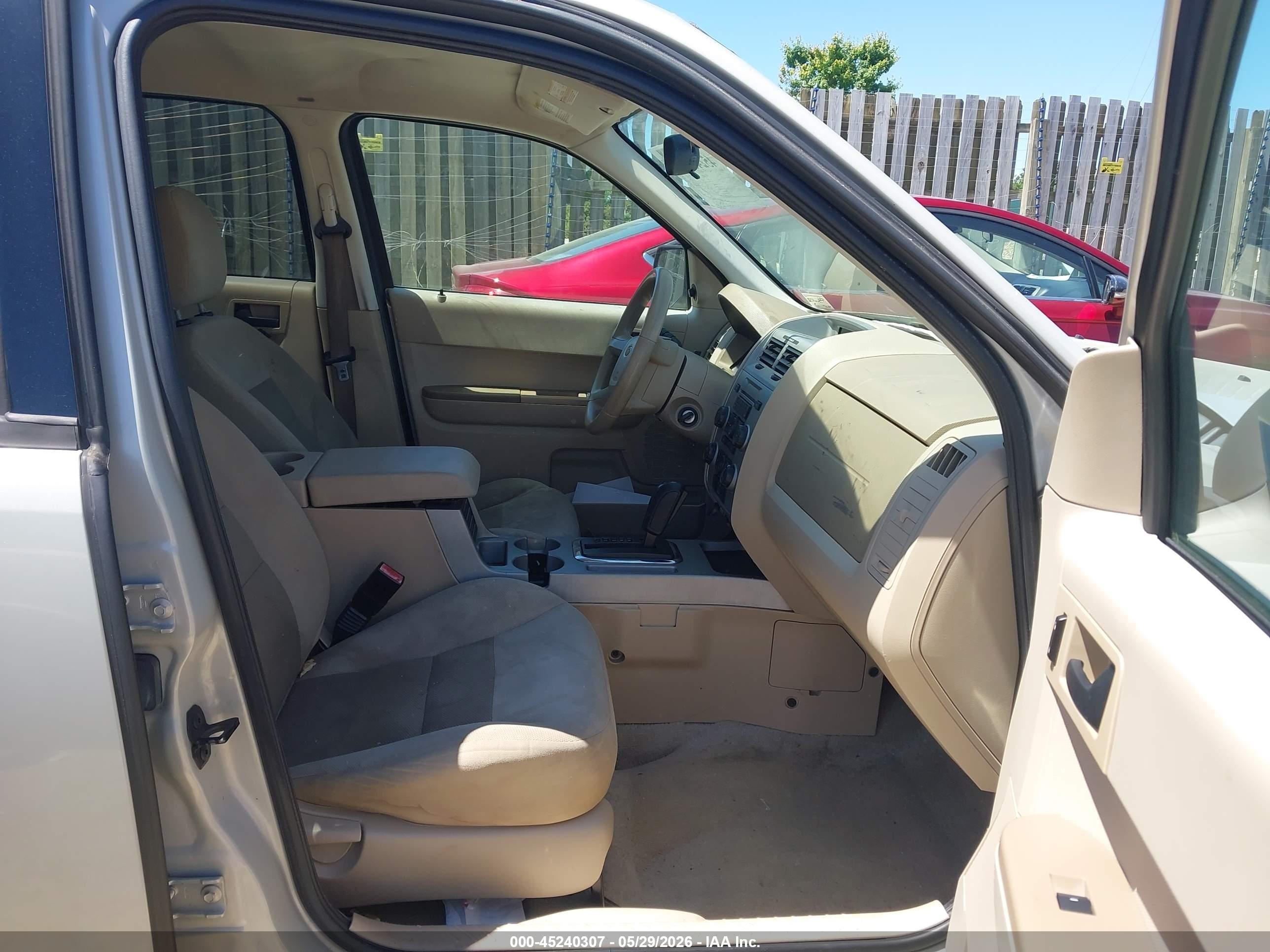 2008 Ford Escape Xlt Cream vin: 1FMCU93198KB02810