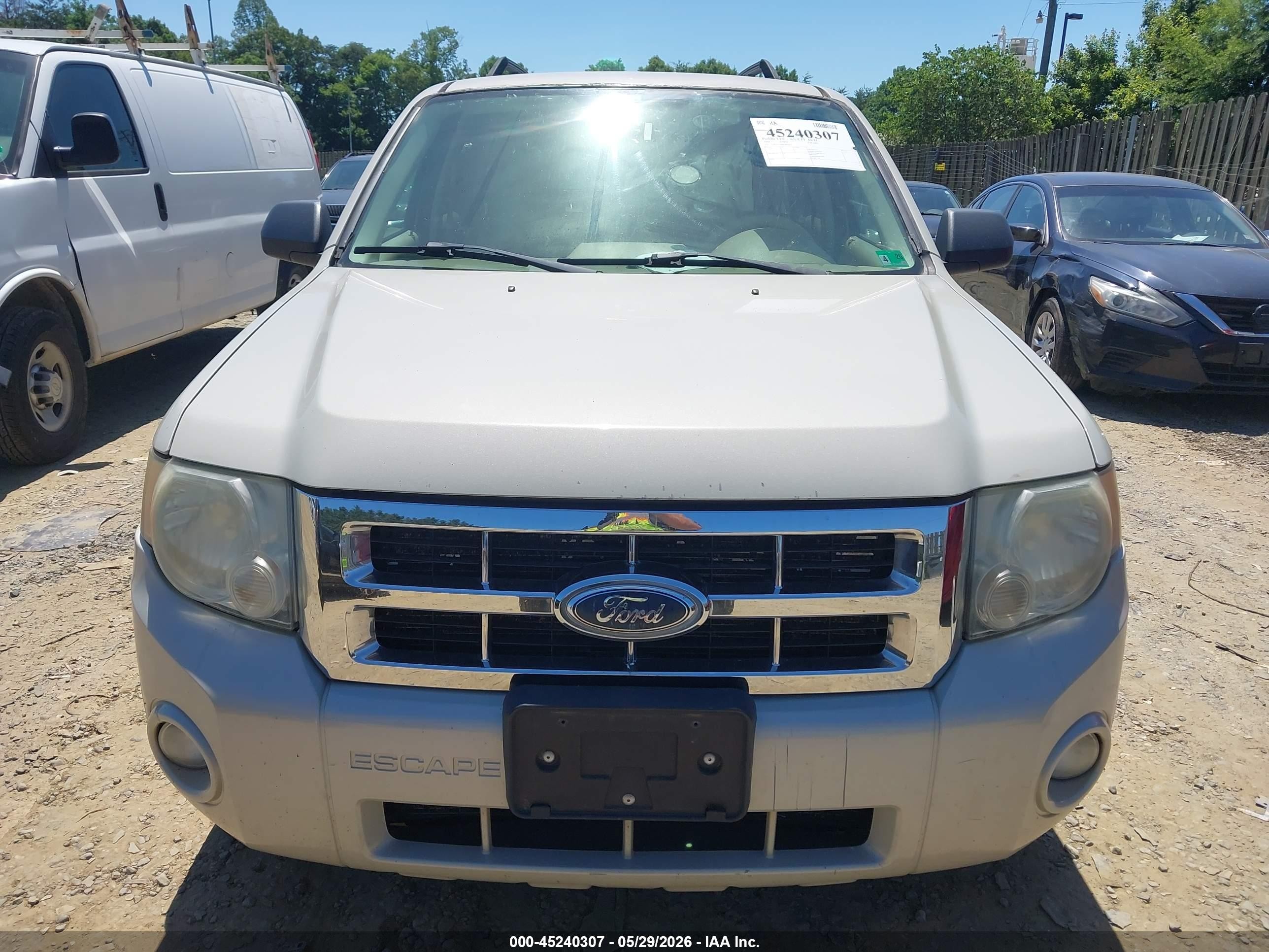 2008 Ford Escape Xlt Cream vin: 1FMCU93198KB02810