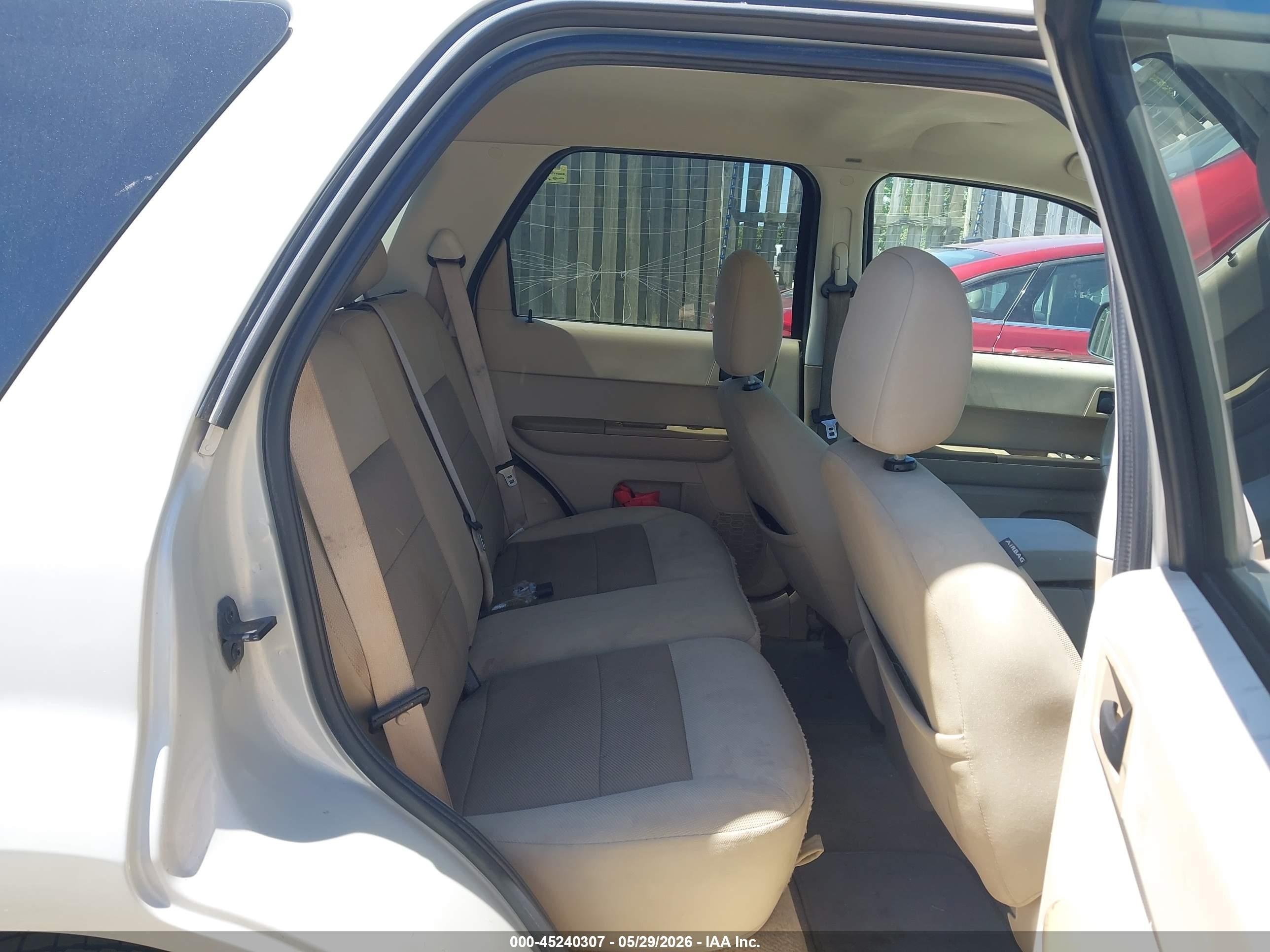 2008 Ford Escape Xlt Cream vin: 1FMCU93198KB02810