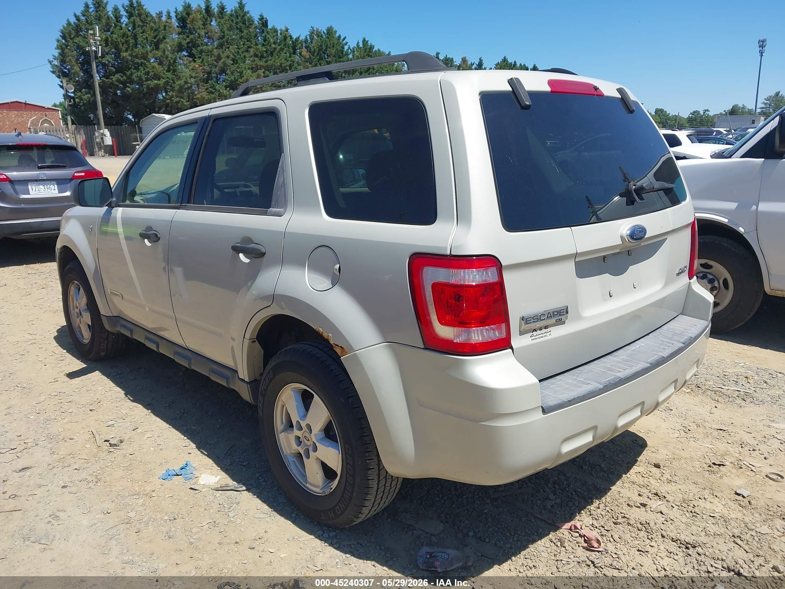 2008 Ford Escape Xlt Cream vin: 1FMCU93198KB02810