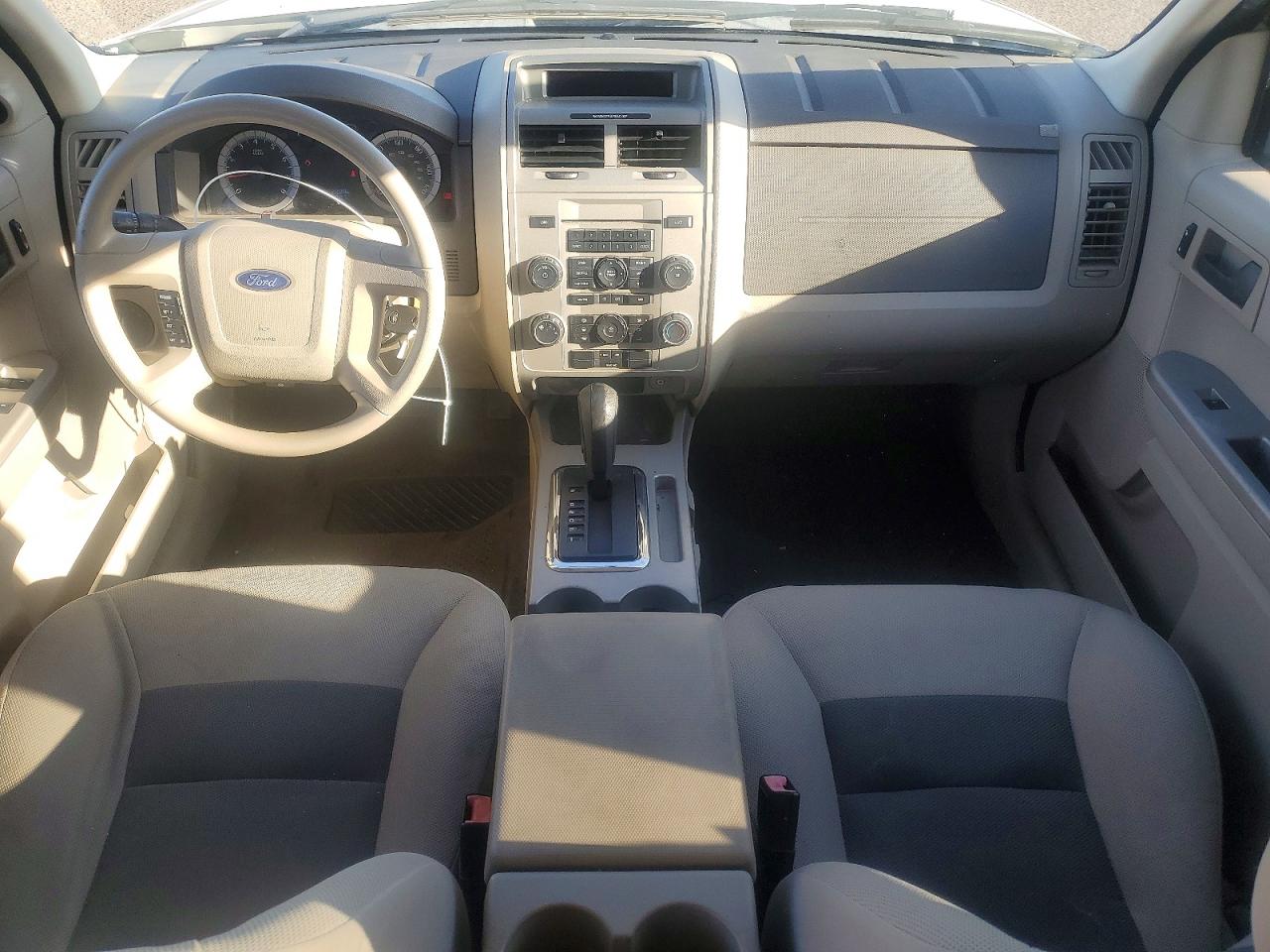 2008 Ford Escape Xlt Белый vin: 1FMCU93198KD74824