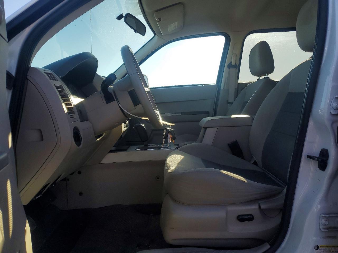 2008 Ford Escape Xlt Белый vin: 1FMCU93198KD74824
