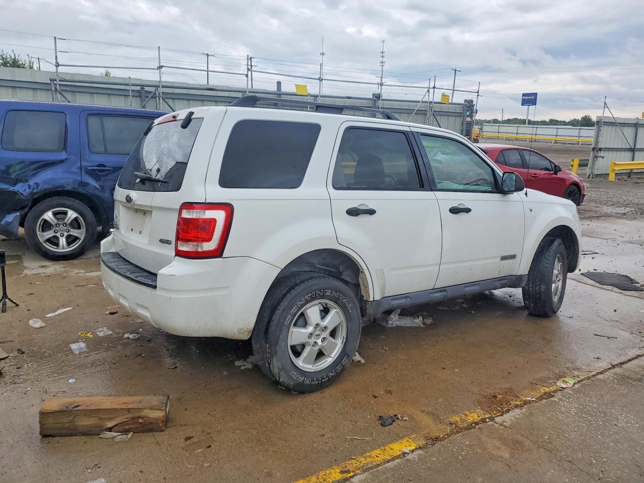 2008 Ford Escape Xlt White vin: 1FMCU93198KD83426