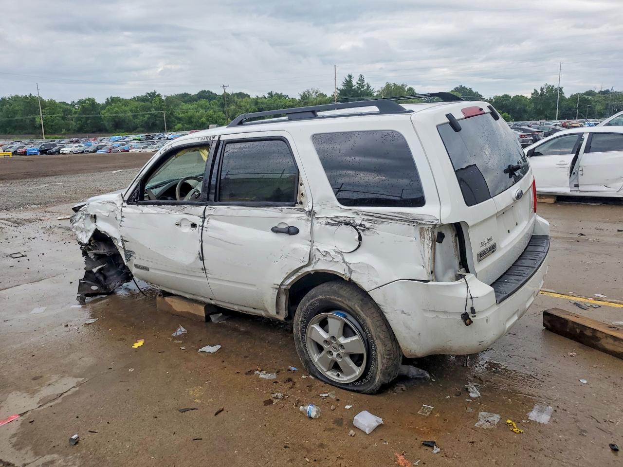 2008 Ford Escape Xlt White vin: 1FMCU93198KD83426