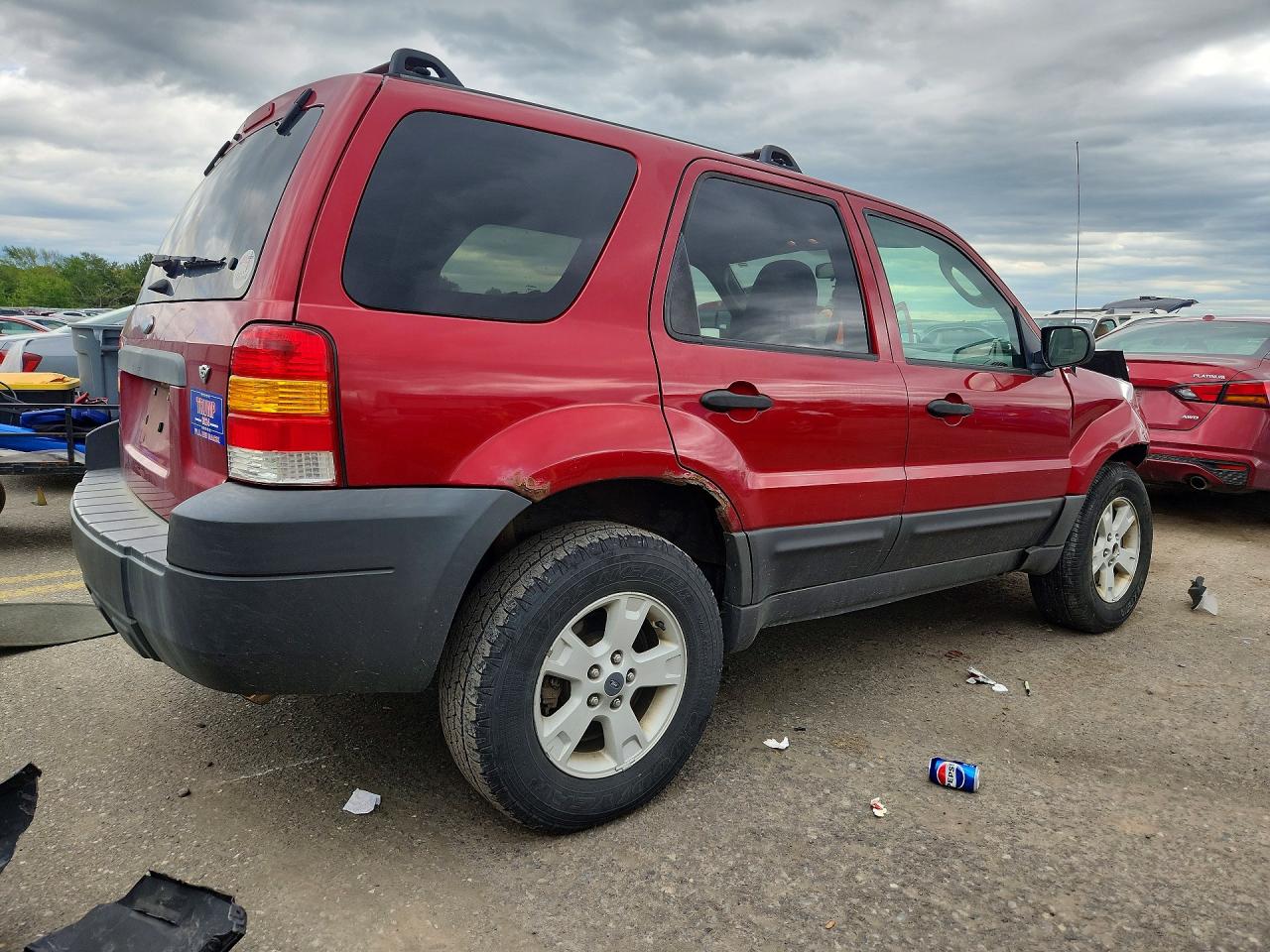 2005 Ford Escape Red vin: 1FMCU931X5KE48991