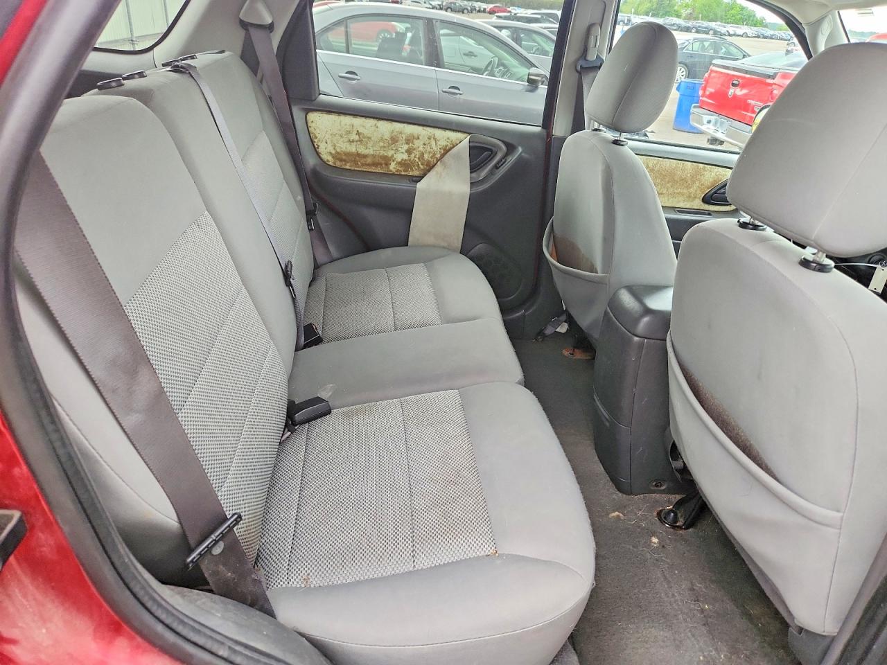 2005 Ford Escape Red vin: 1FMCU931X5KE48991