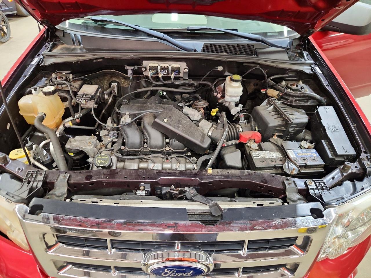 2008 Ford Escape Xlt Red vin: 1FMCU931X8KB58156