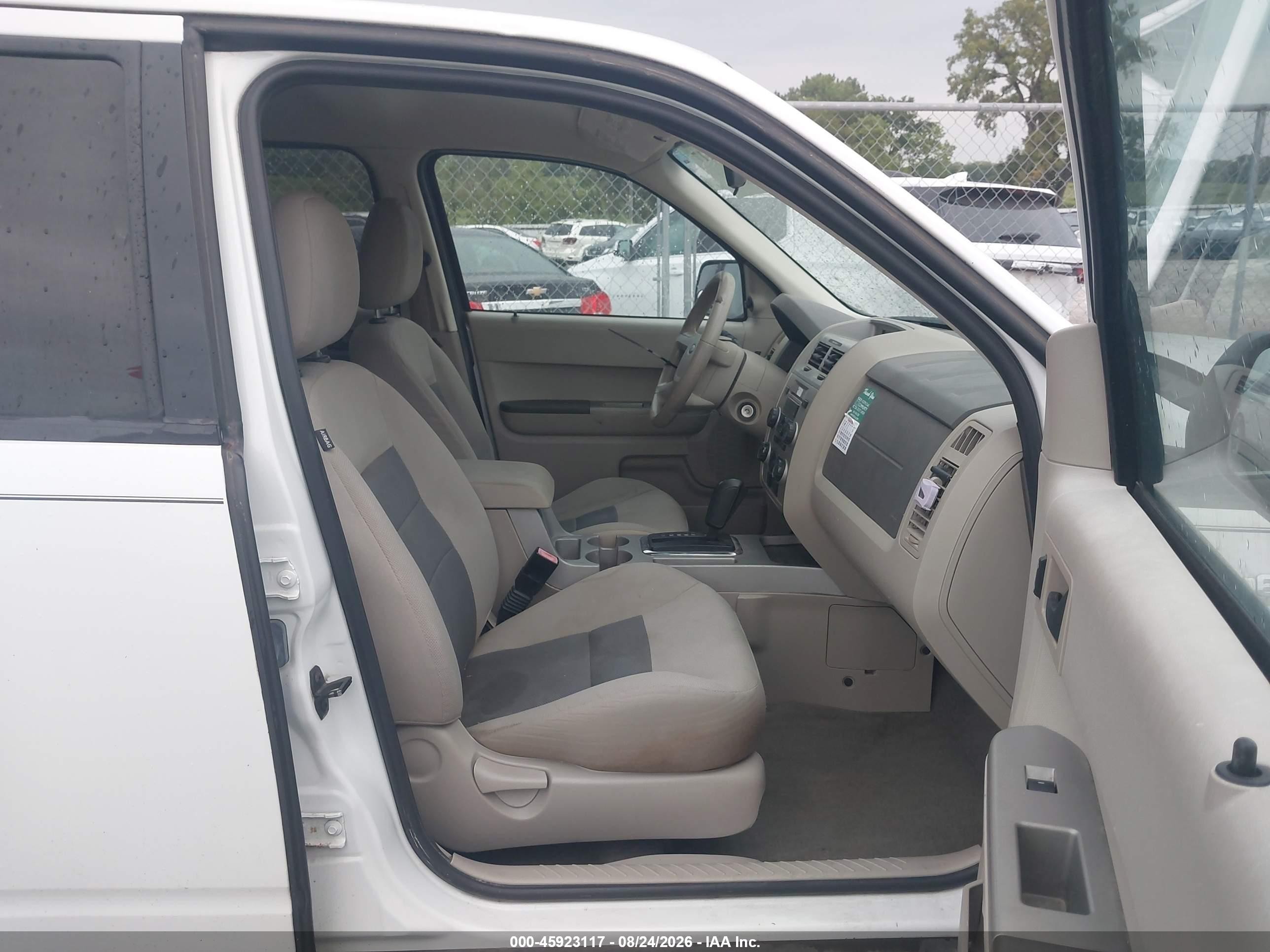 2008 Ford Escape Xlt Белый vin: 1FMCU931X8KD65355