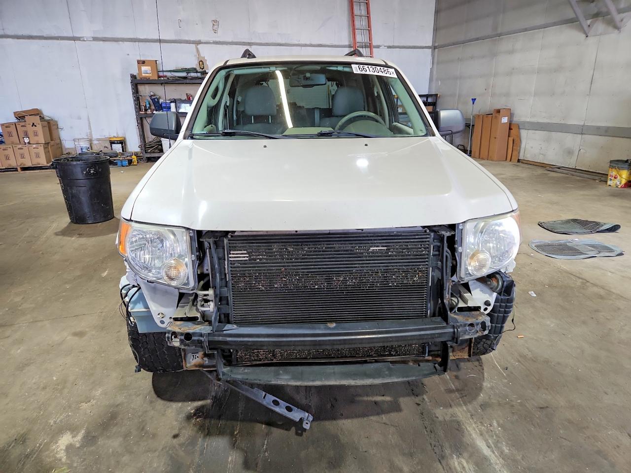 2009 Ford Escape Xlt White vin: 1FMCU93709KA20583