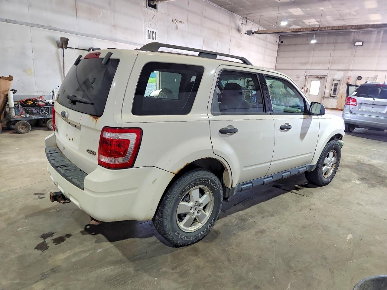 2009 Ford Escape Xlt White vin: 1FMCU93709KA20583