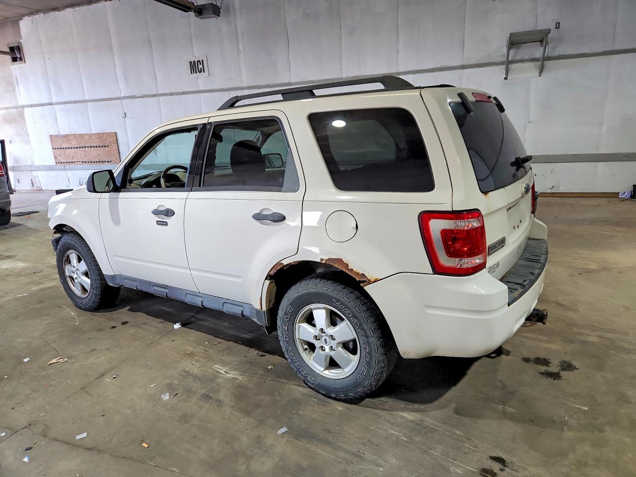 2009 Ford Escape Xlt White vin: 1FMCU93709KA20583