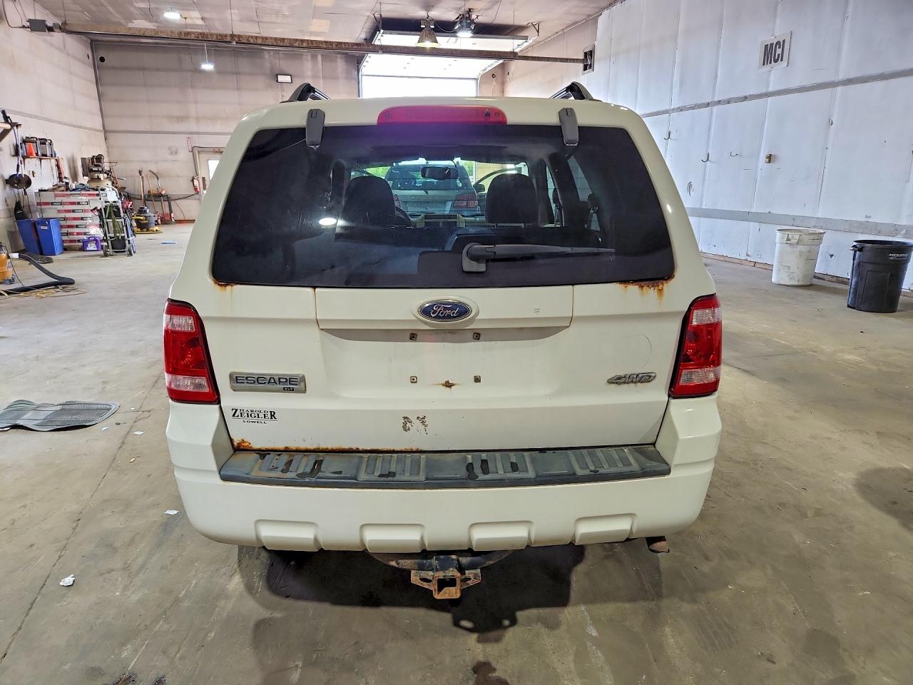 2009 Ford Escape Xlt White vin: 1FMCU93709KA20583