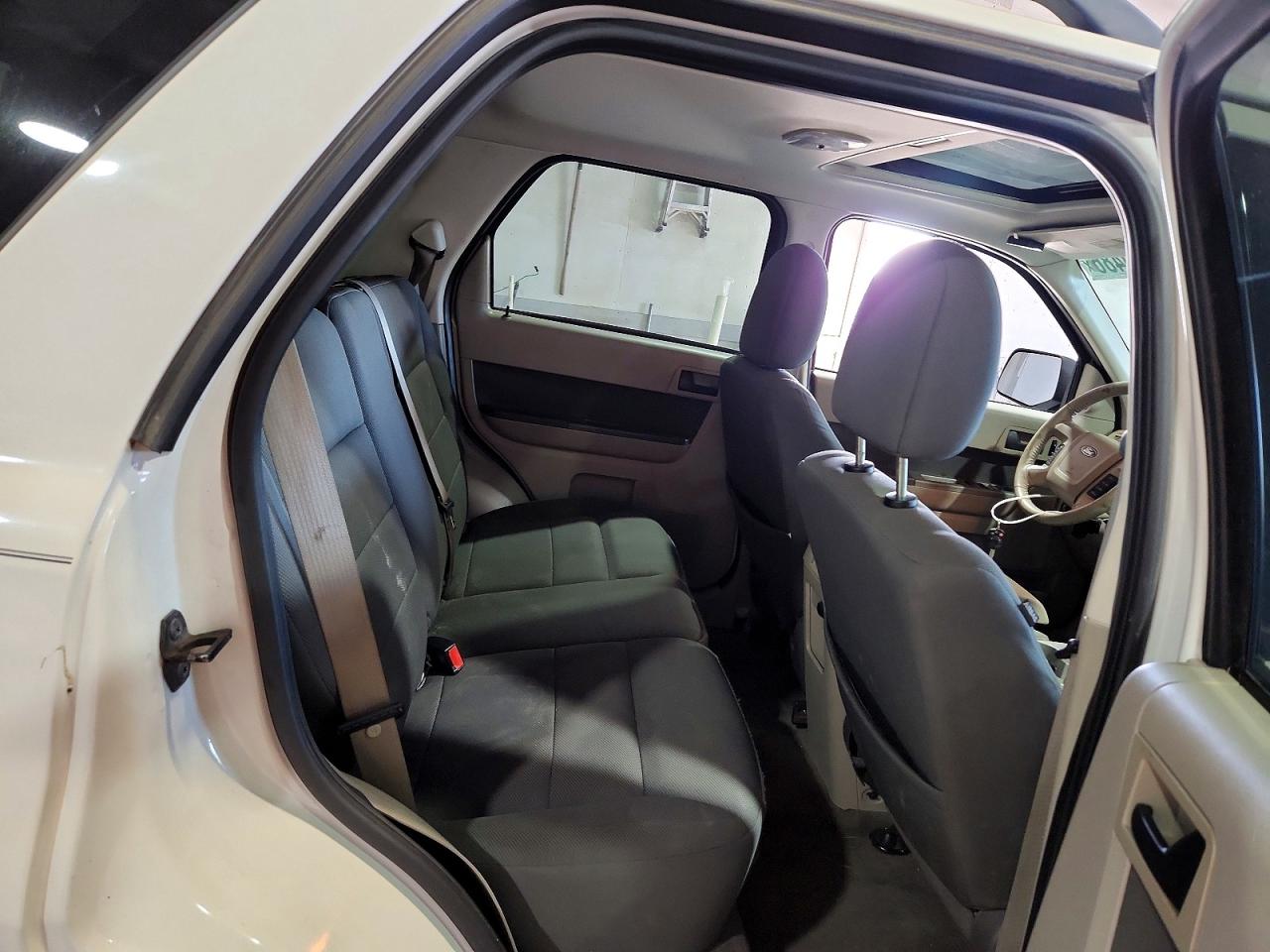 2009 Ford Escape Xlt White vin: 1FMCU93709KA20583