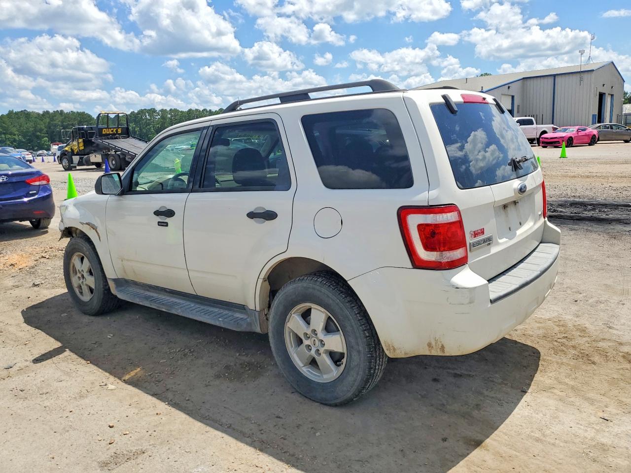 2009 Ford Escape Xlt White vin: 1FMCU93719KB70377