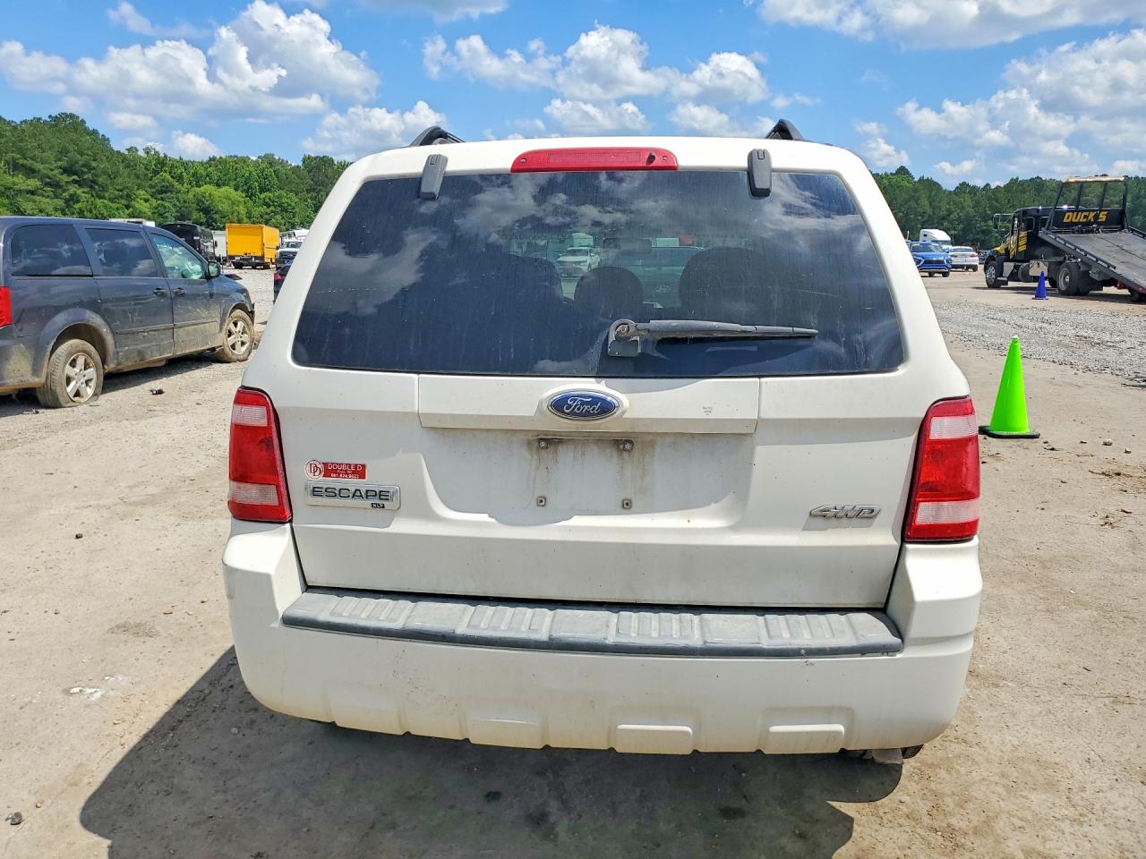 2009 Ford Escape Xlt White vin: 1FMCU93719KB70377
