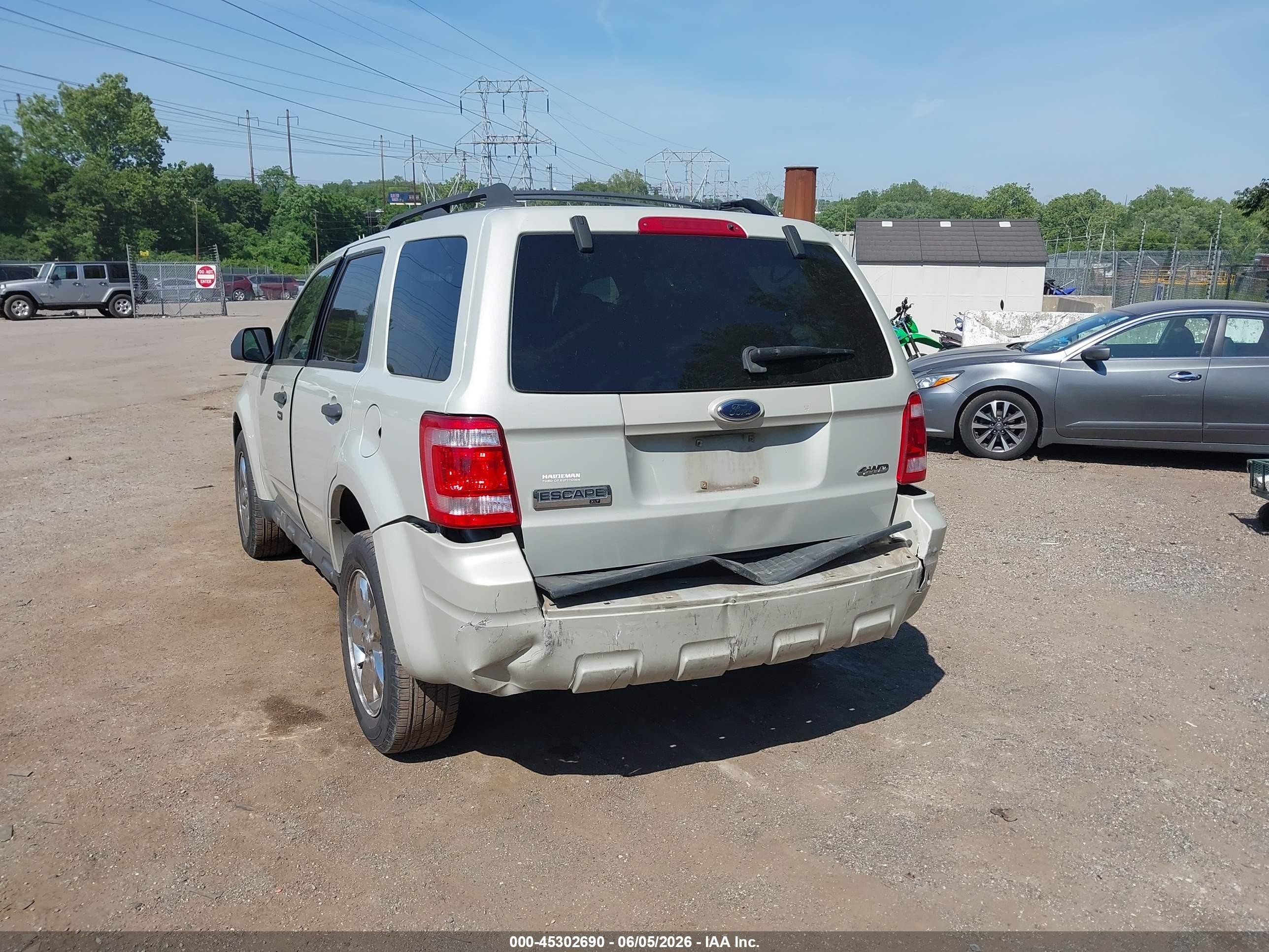 2009 Ford Escape Xlt Beige vin: 1FMCU93719KD07673
